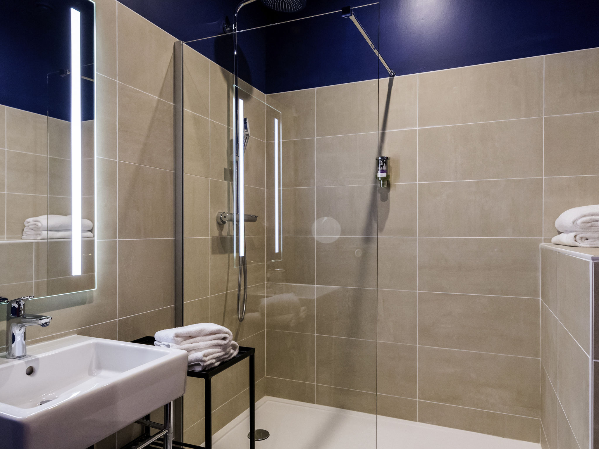 Double Superior Queen Bed