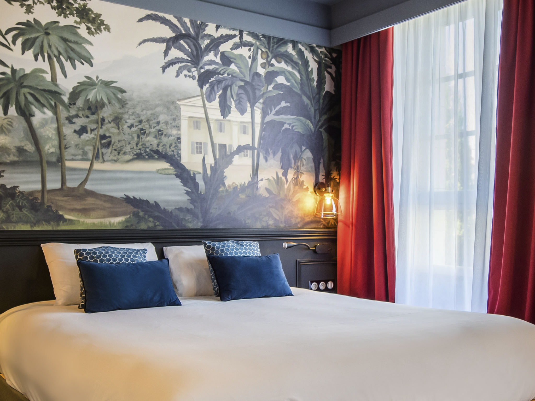 Double Queen Size Bed