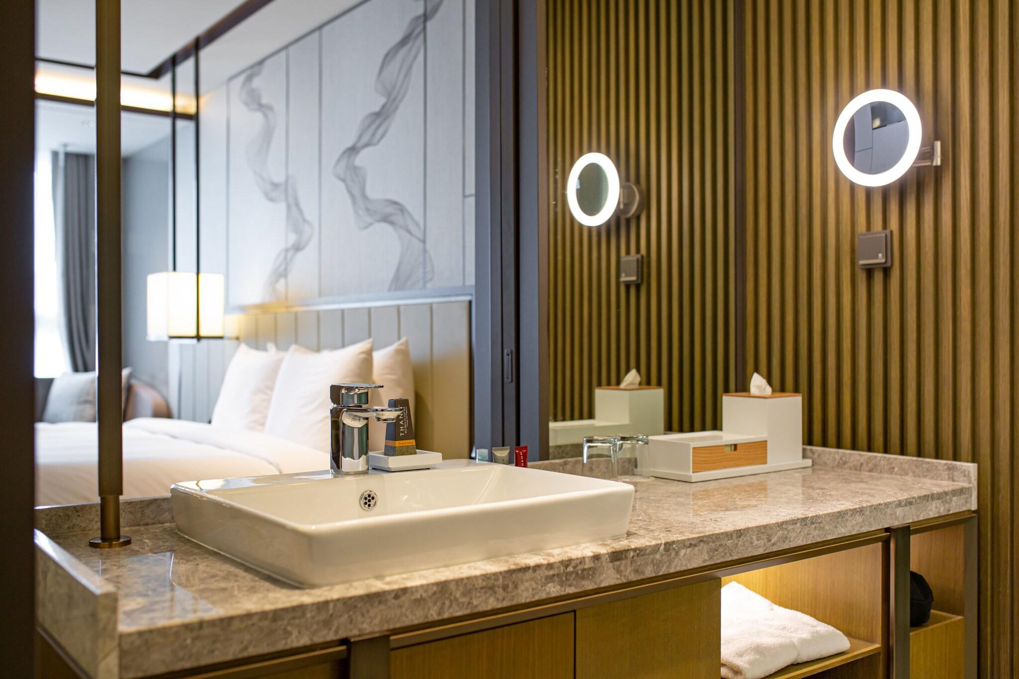 Double Club King Bed