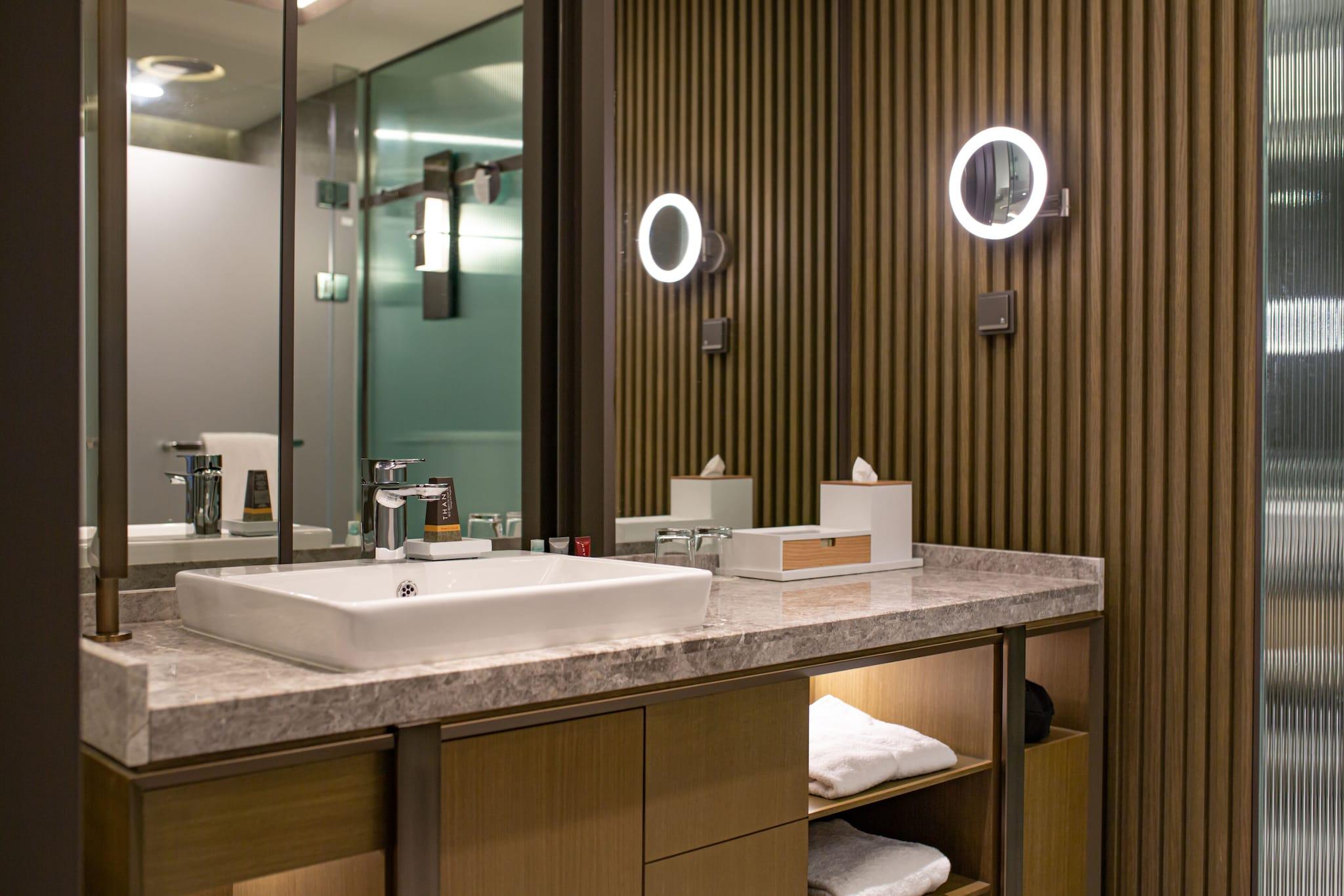 Double Club King Bed