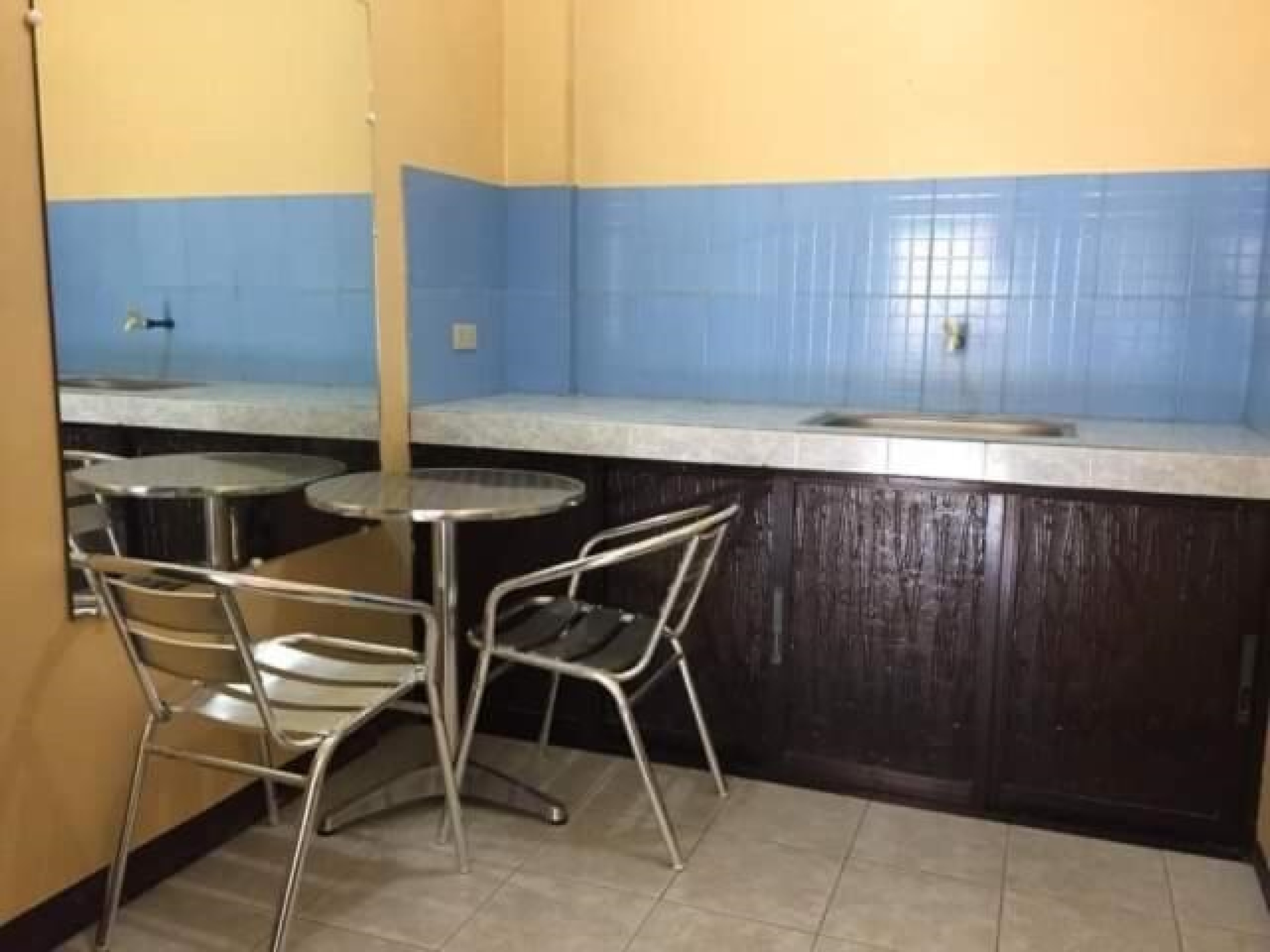 Family Room Capacity 6