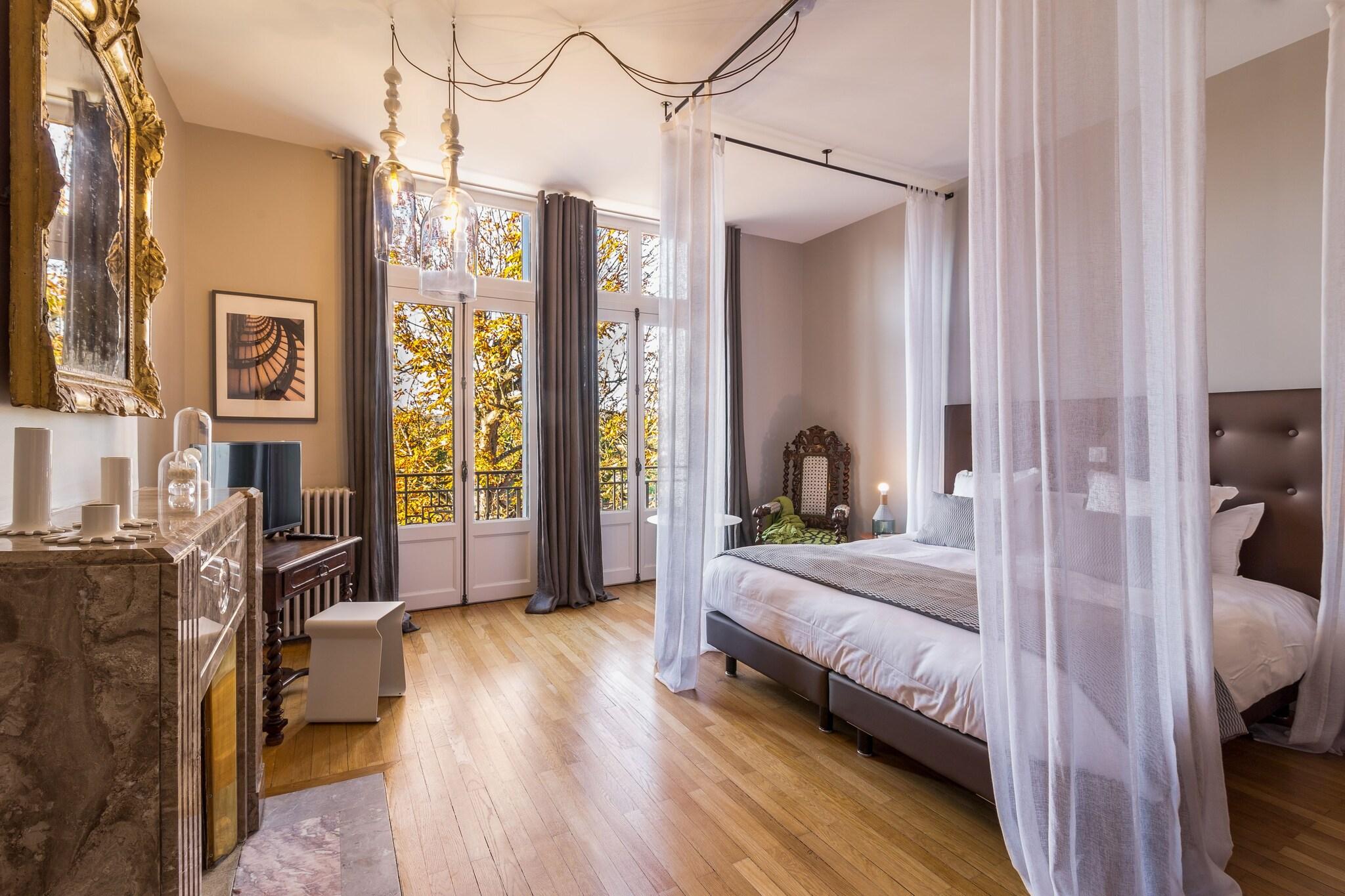 Double King Size Bed