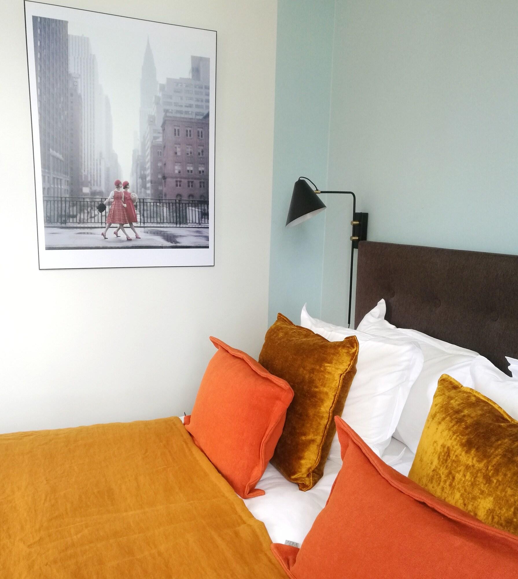 Double Queen Size Bed