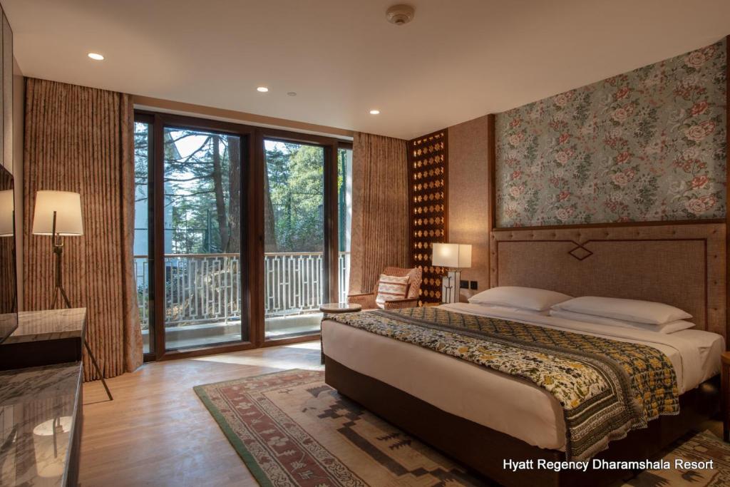 Double Club King Bed