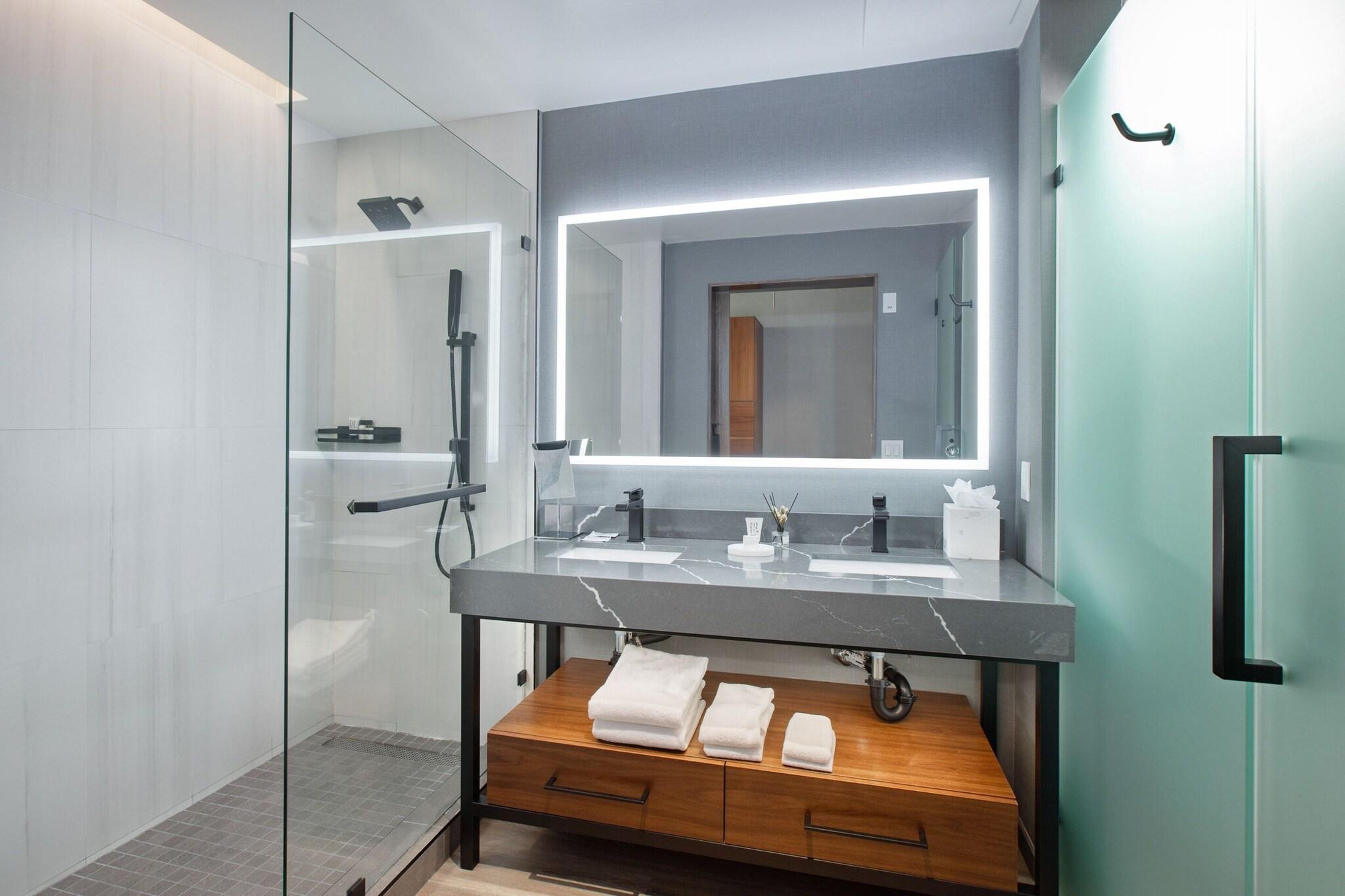 Studio King Size Bed