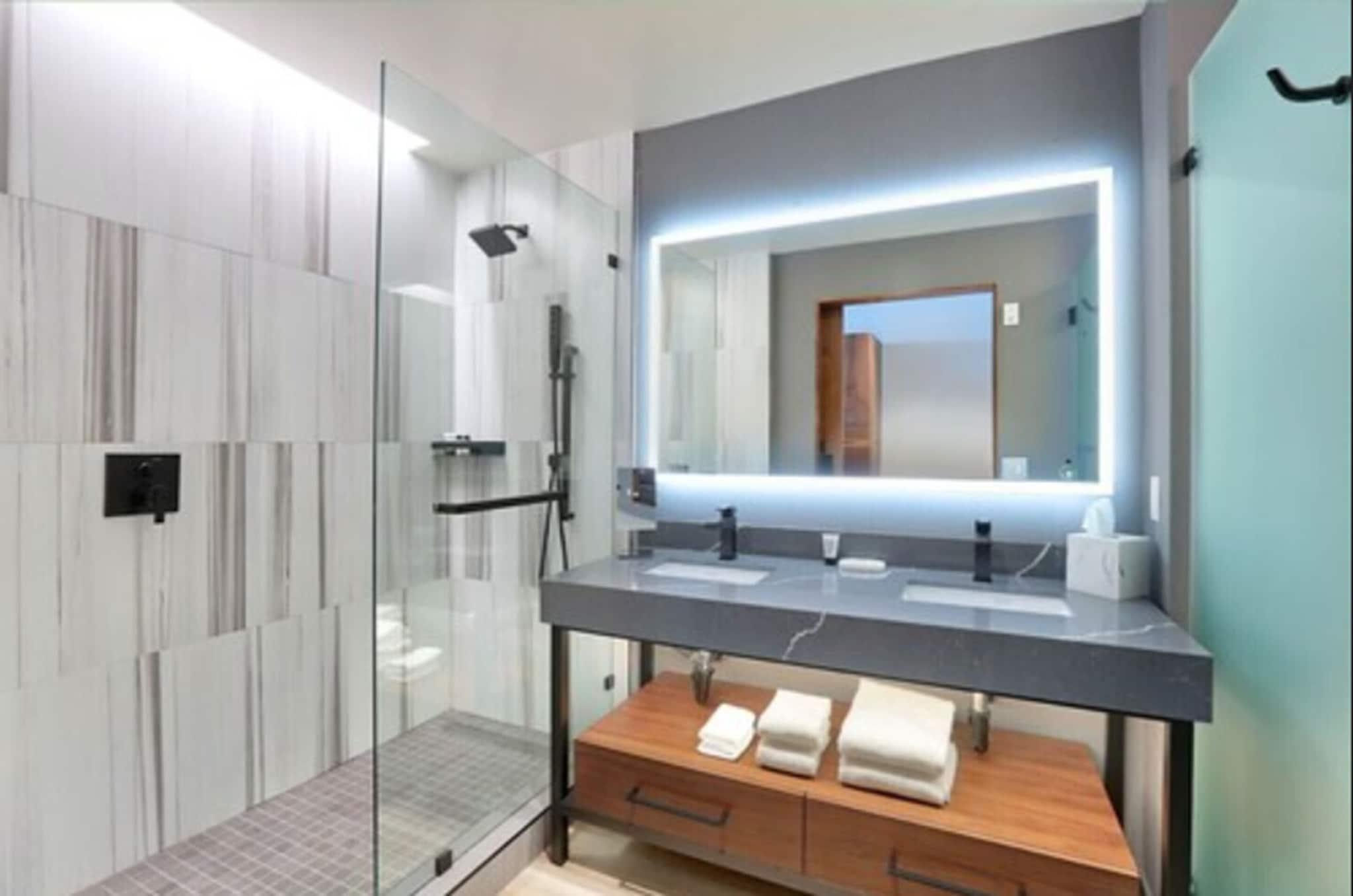 Studio King Size Bed