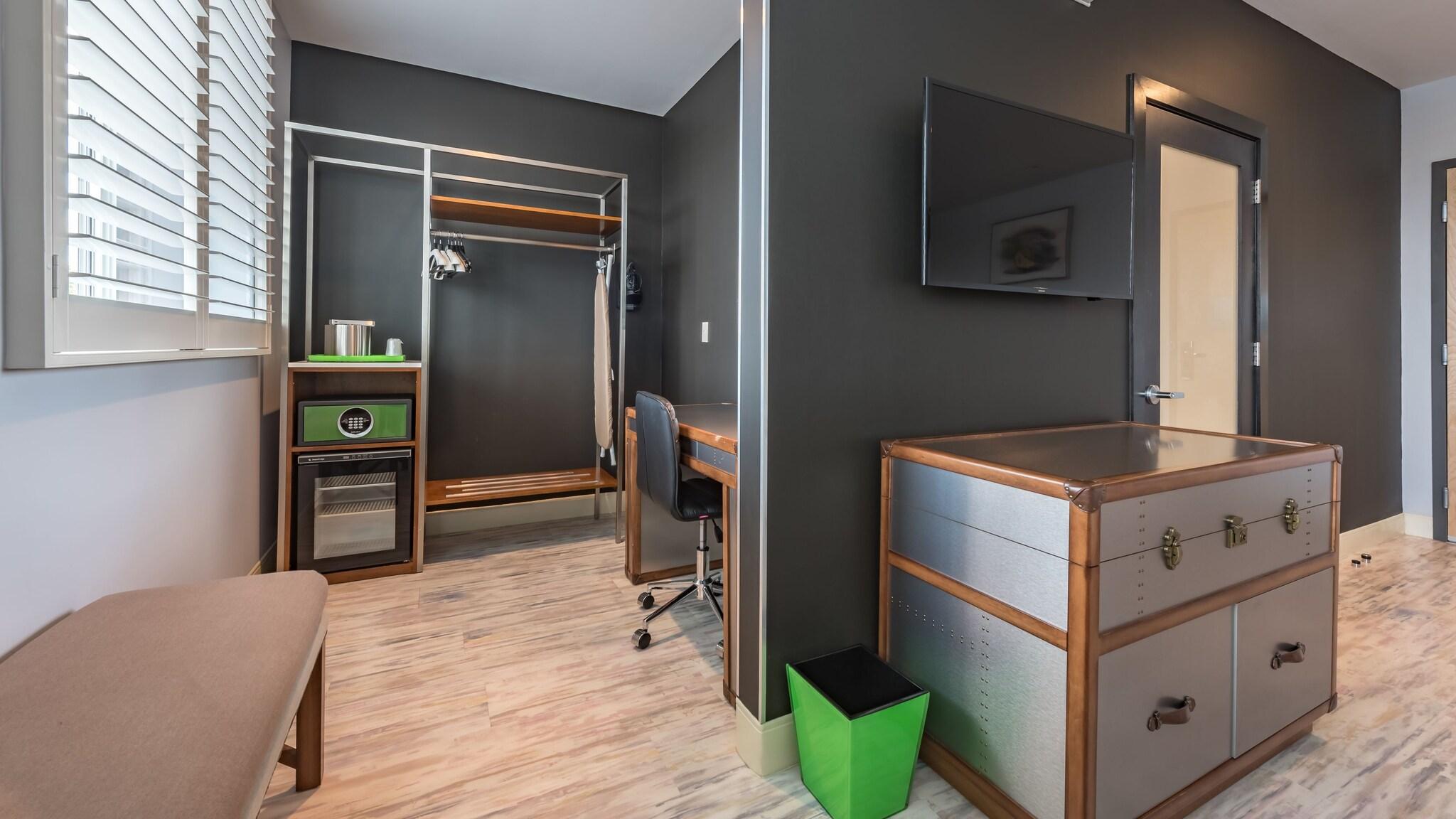 Twin Accessible-two Queen Beds