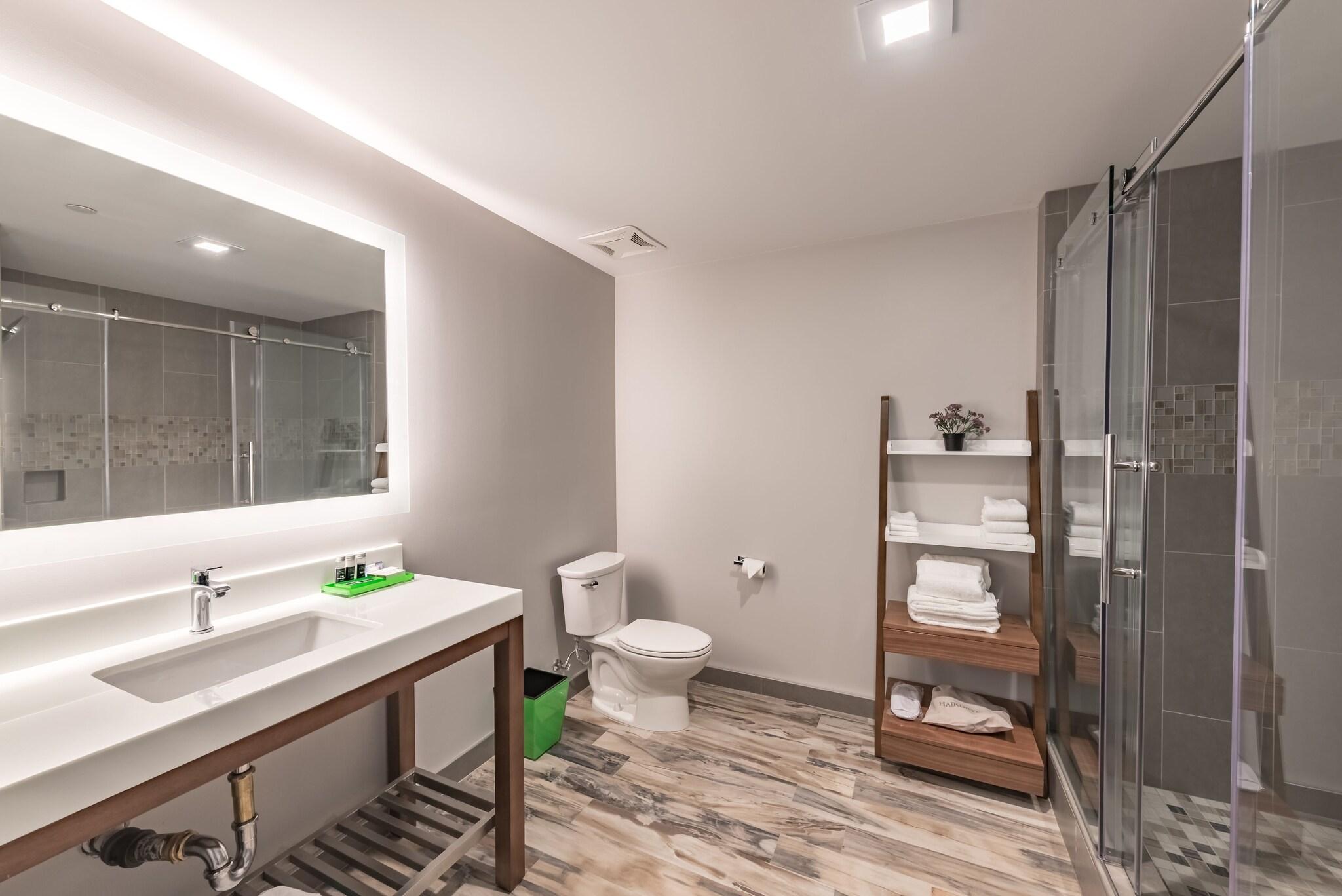 Double Deluxe King Bed