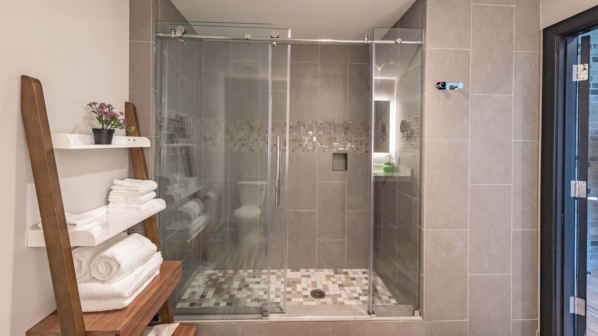 Double Deluxe King Bed