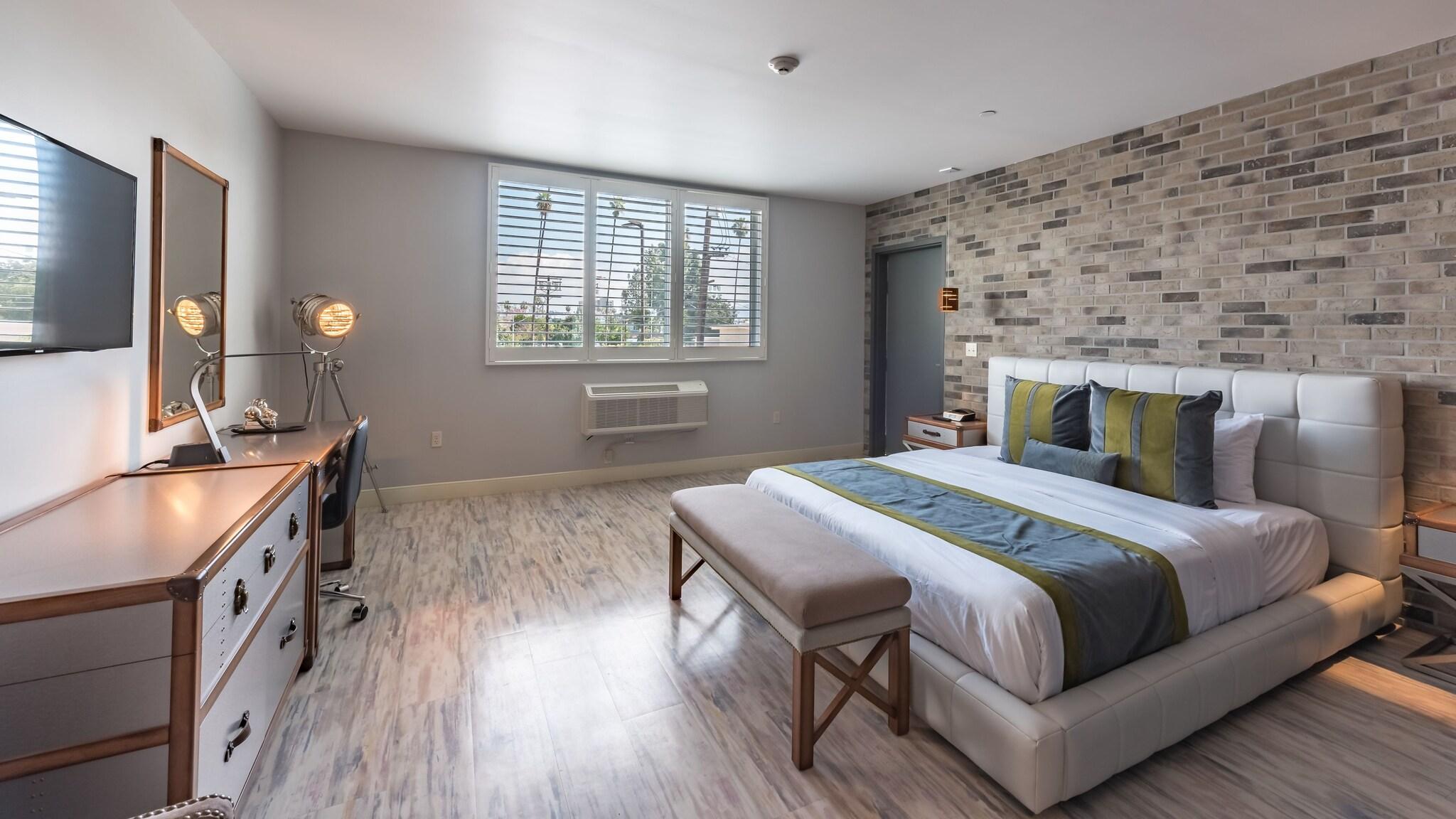 Double Deluxe King Bed