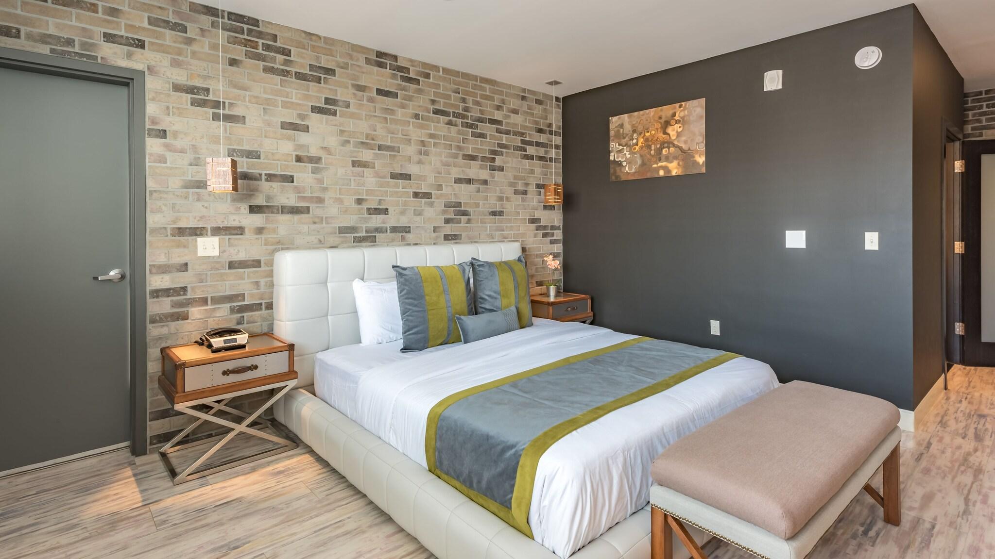 Double Deluxe King Bed