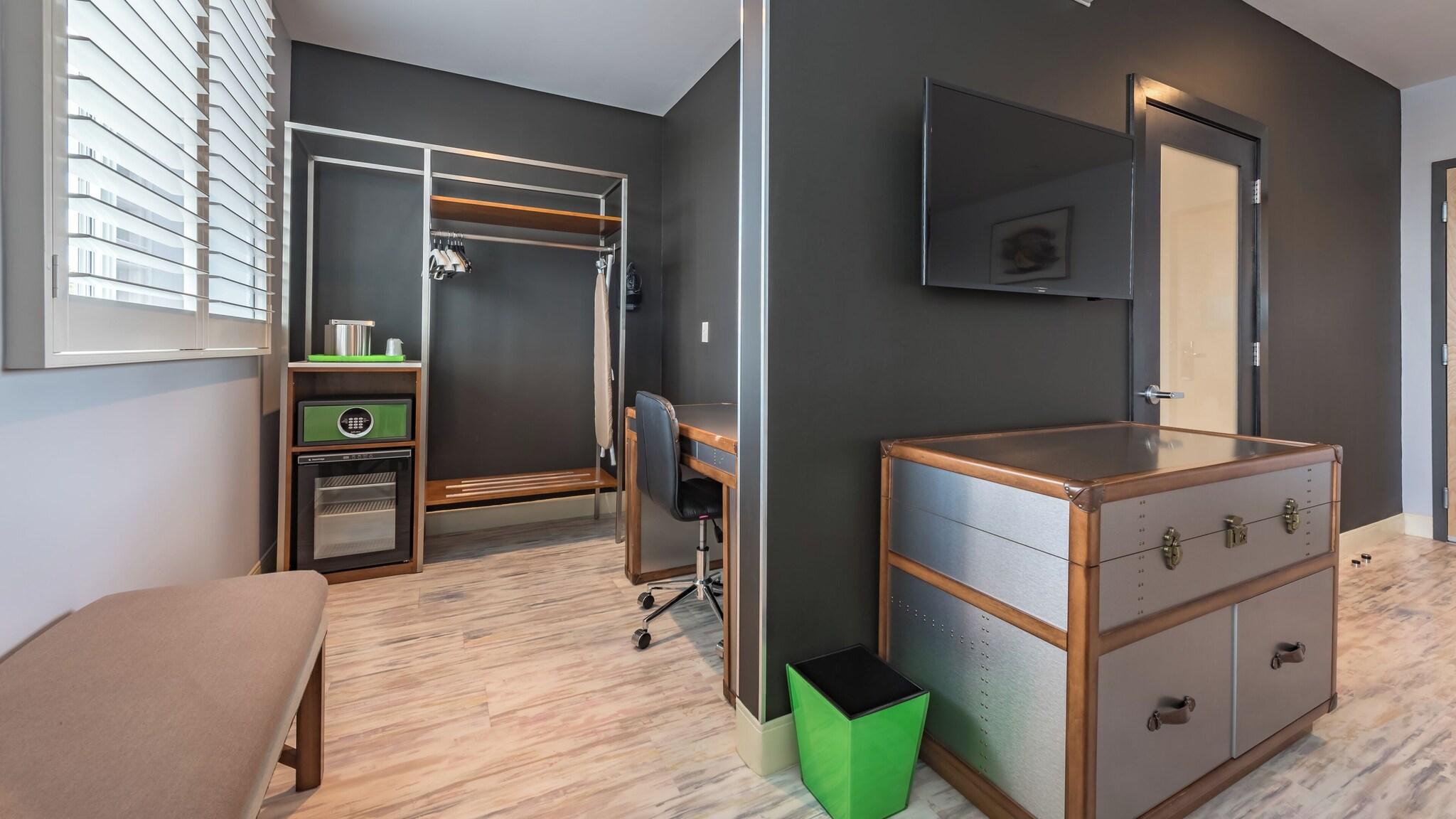 Twin Accessible-two Queen Beds