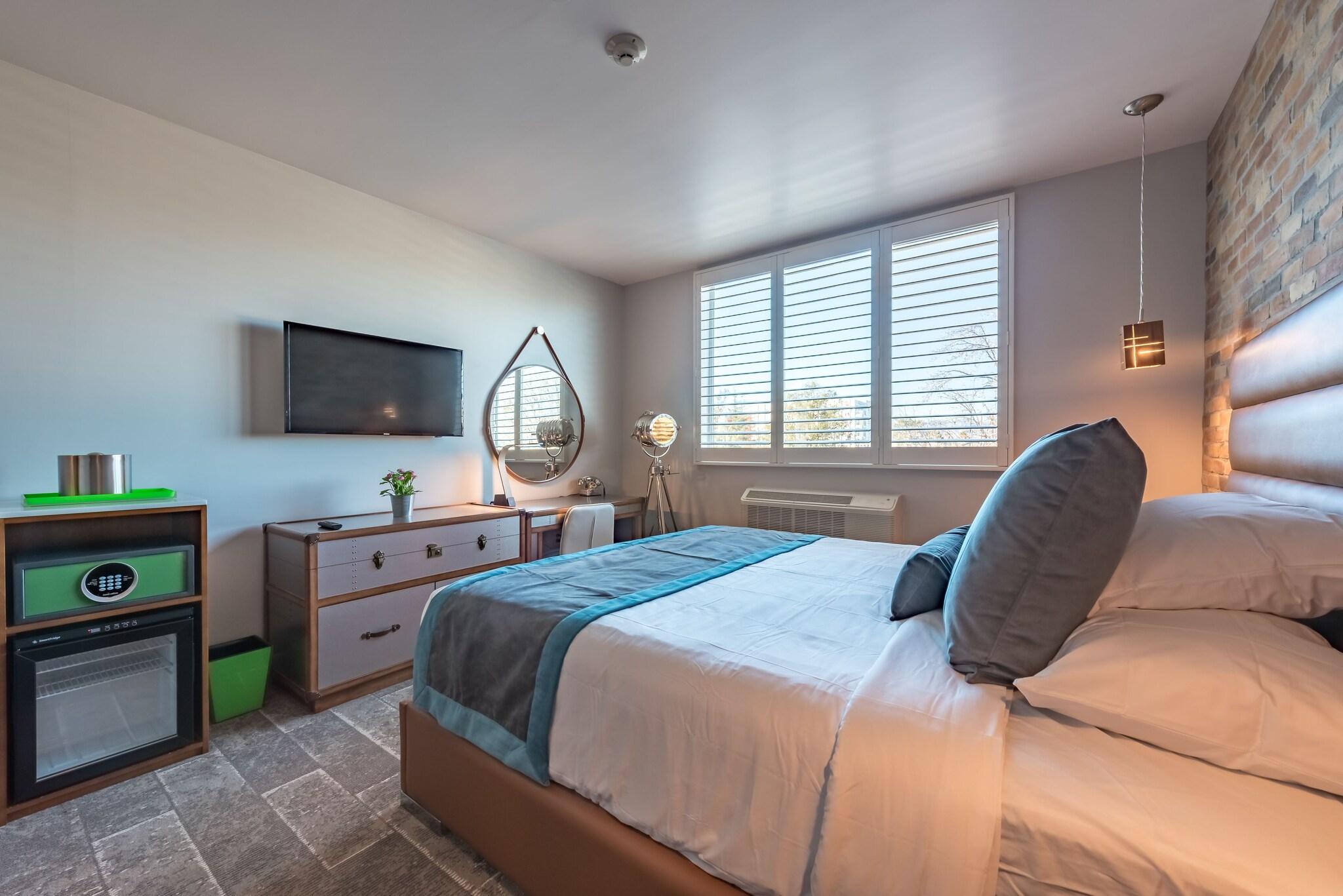 Double Accessible King Size Bed