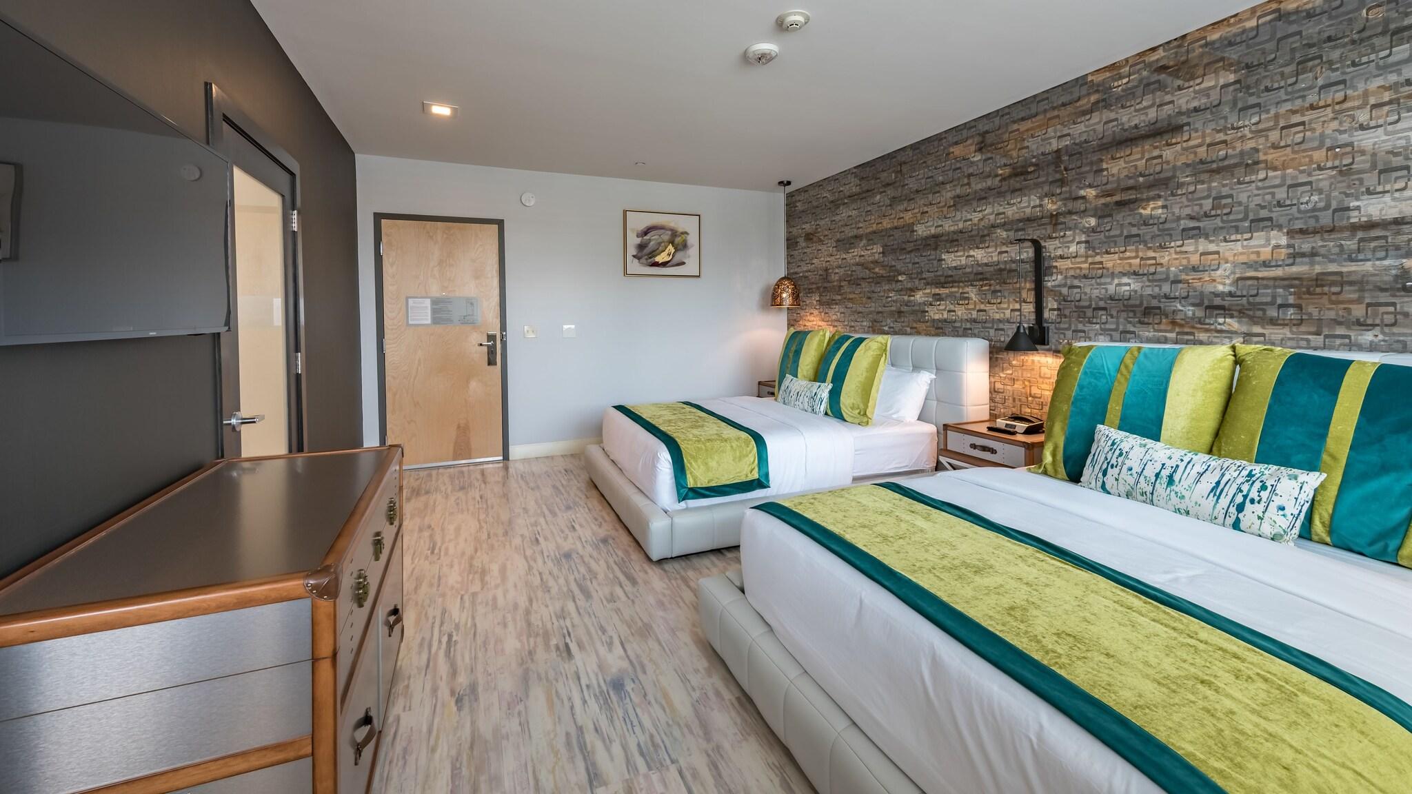 Twin Accessible-two Queen Beds