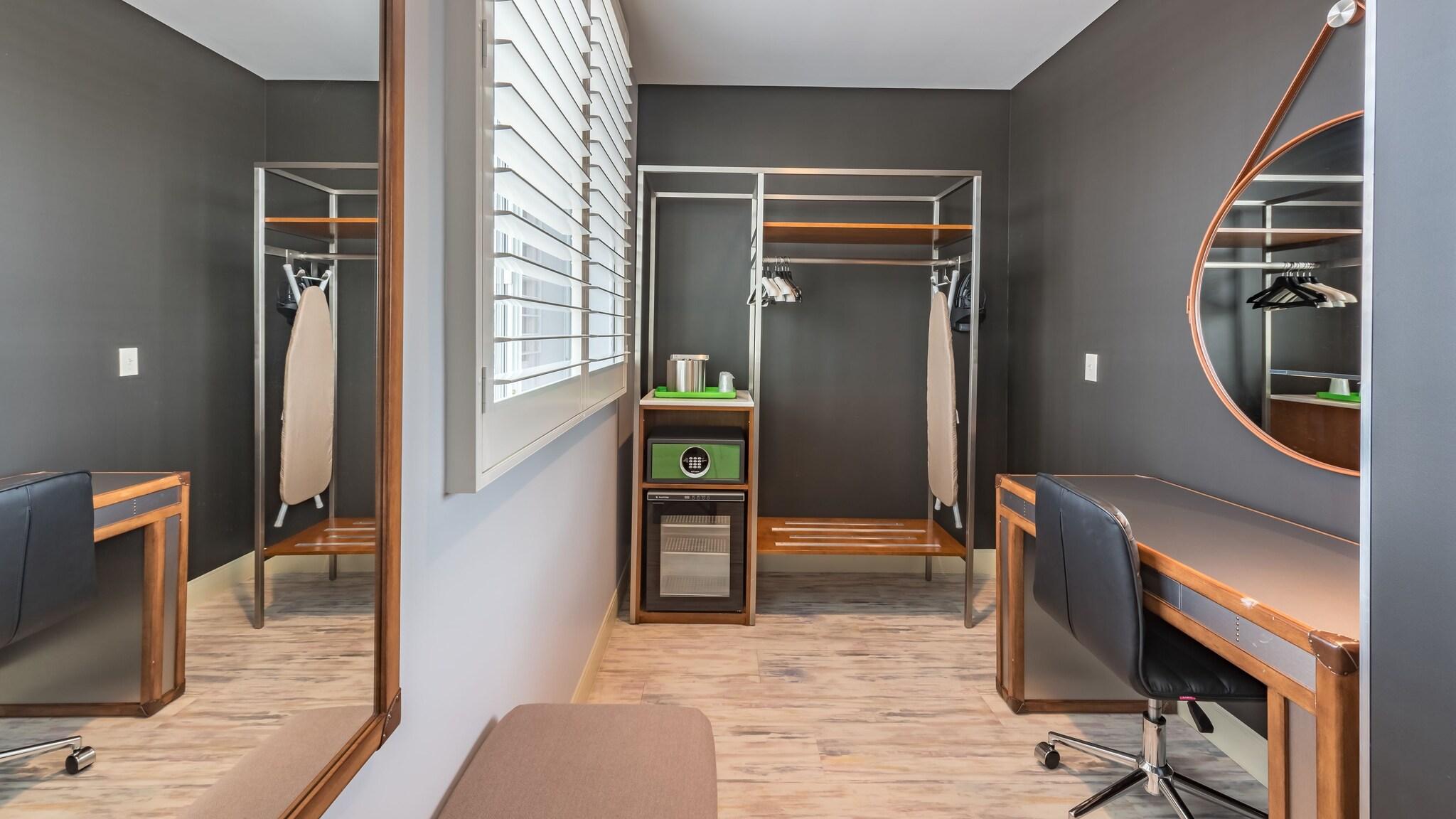 Twin Accessible-two Queen Beds