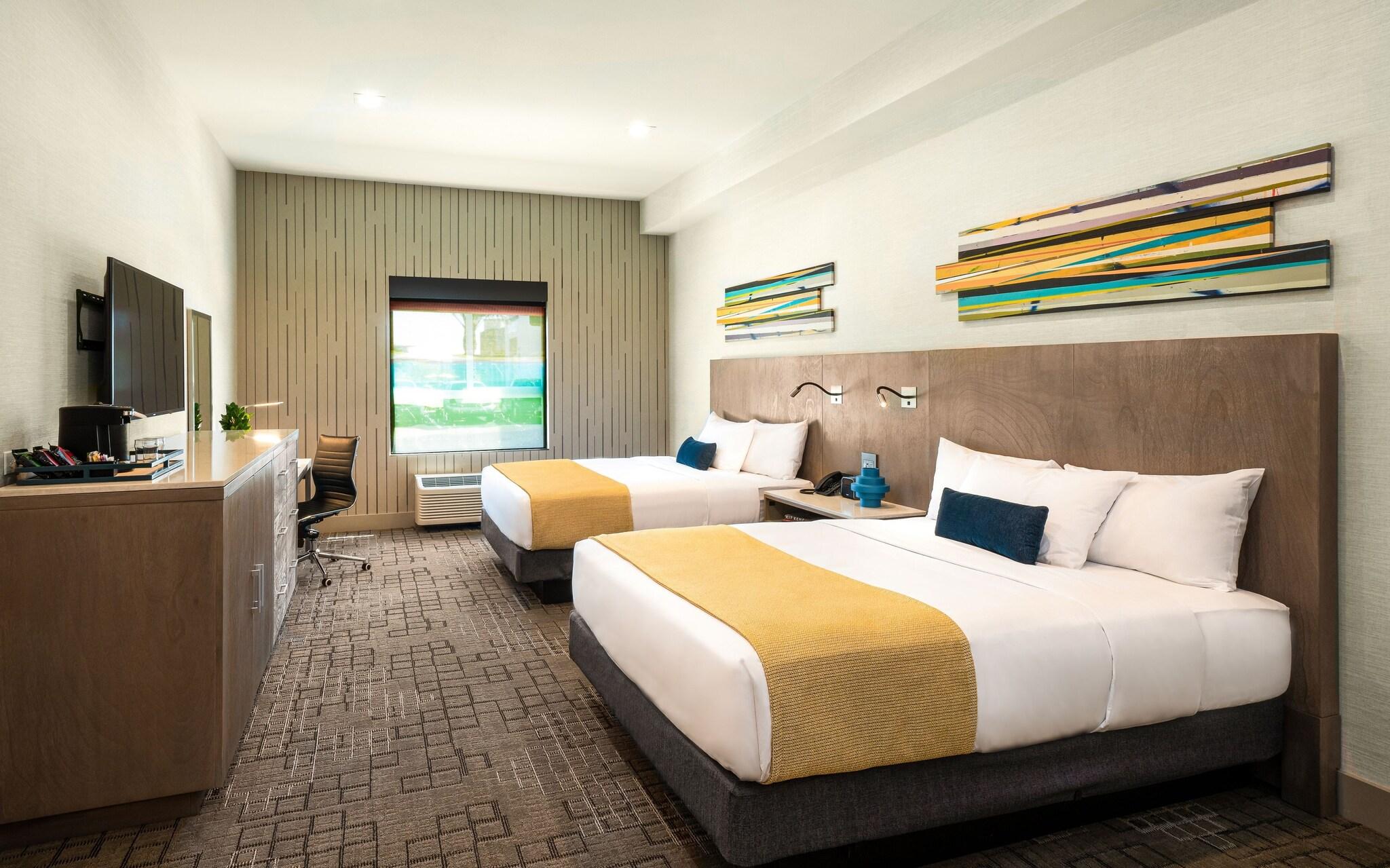 Suite Deluxe Two Queen Beds