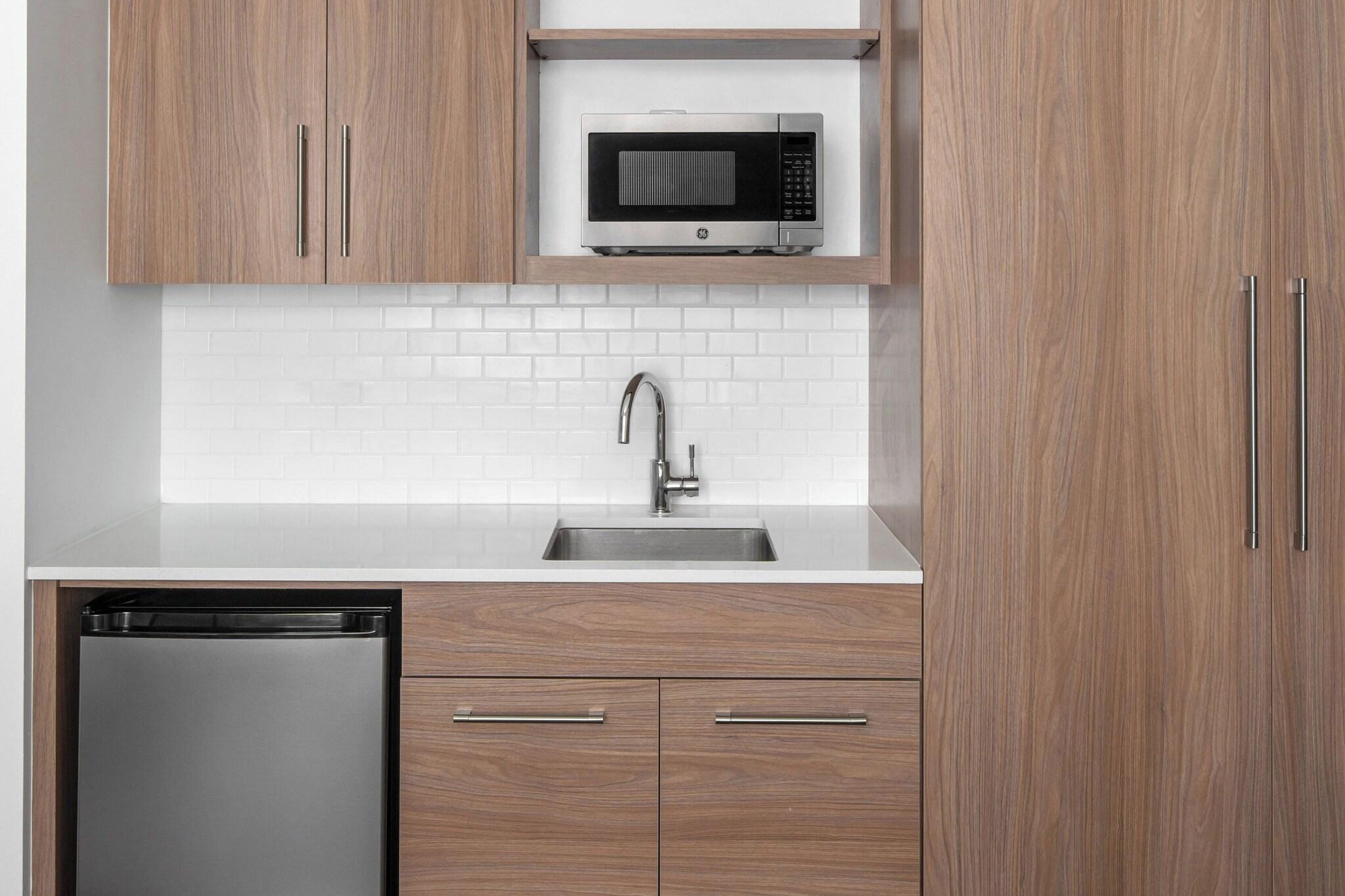 Studio Two Queen Beds