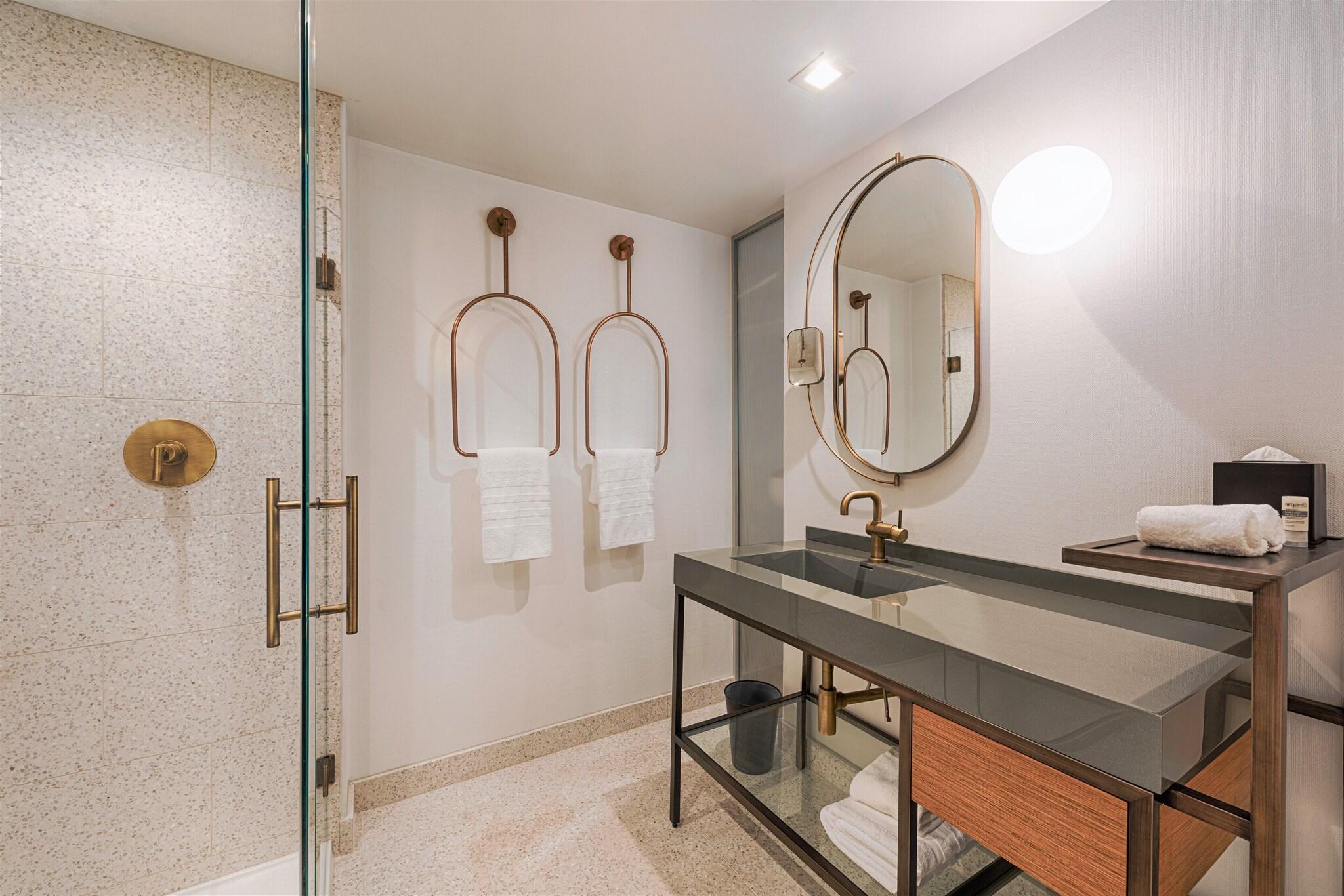 Double Deluxe King Bed