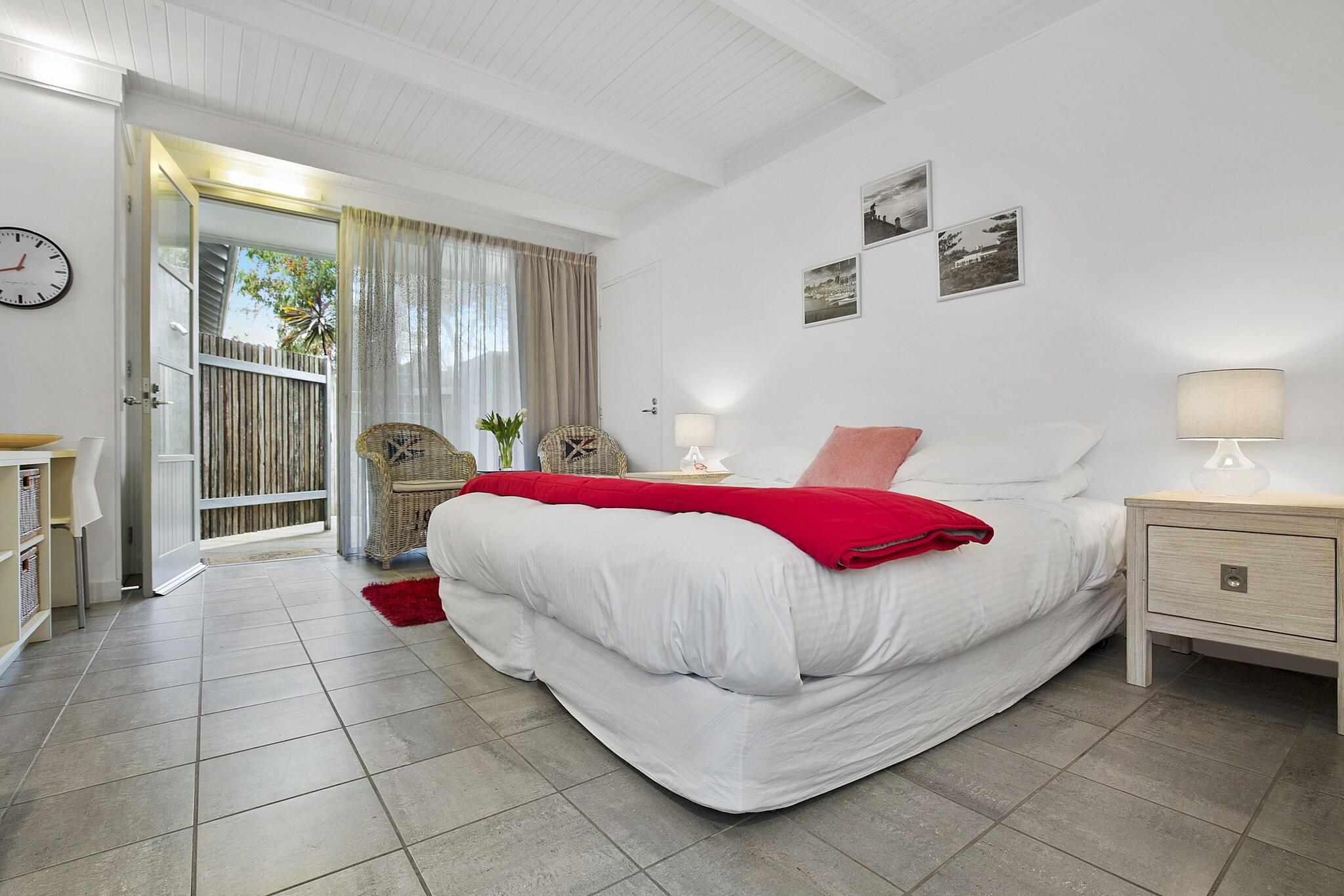 Studio King Size Bed