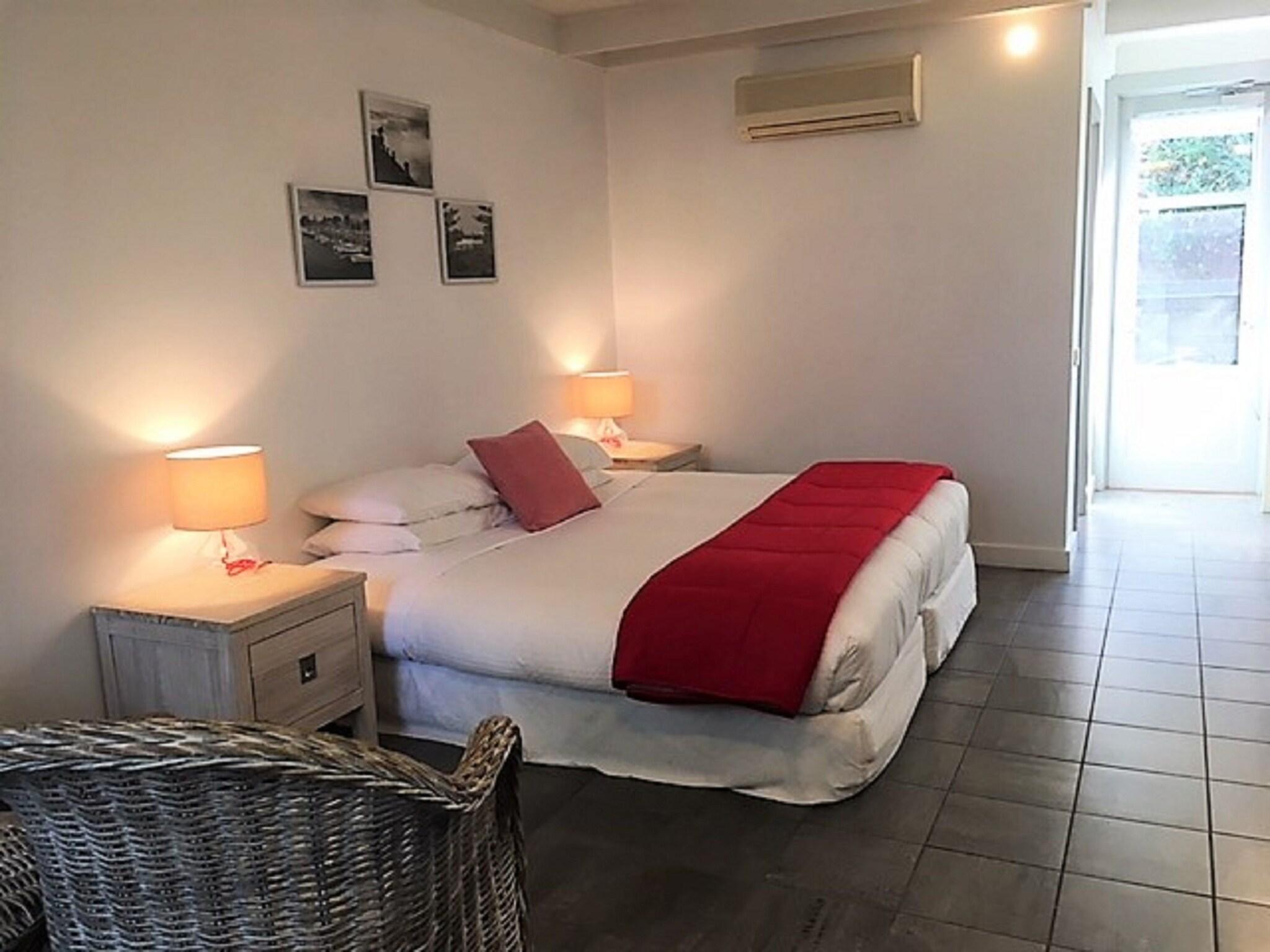 Studio King Size Bed