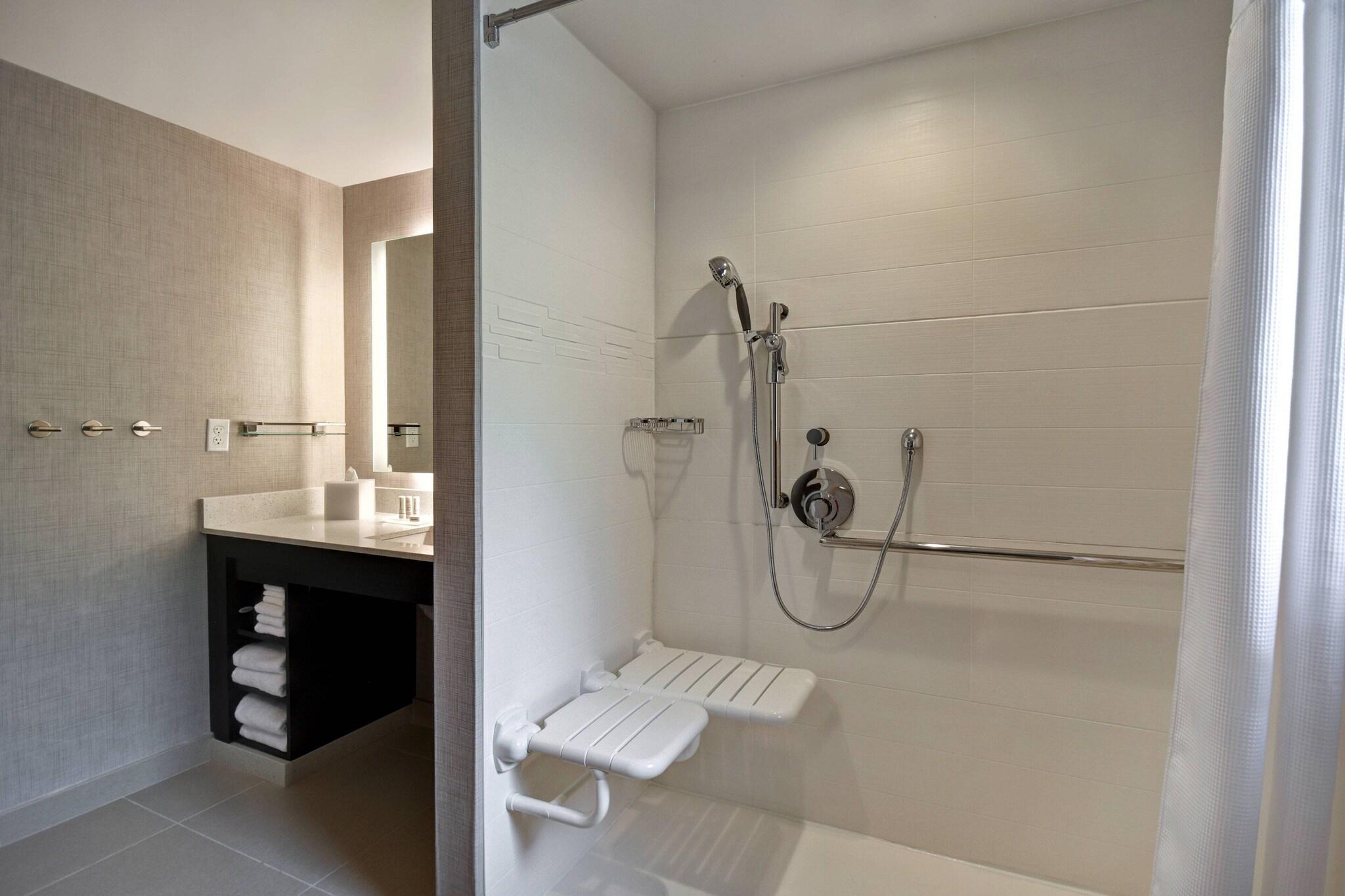 Suite Two Queen Beds One Bedroom