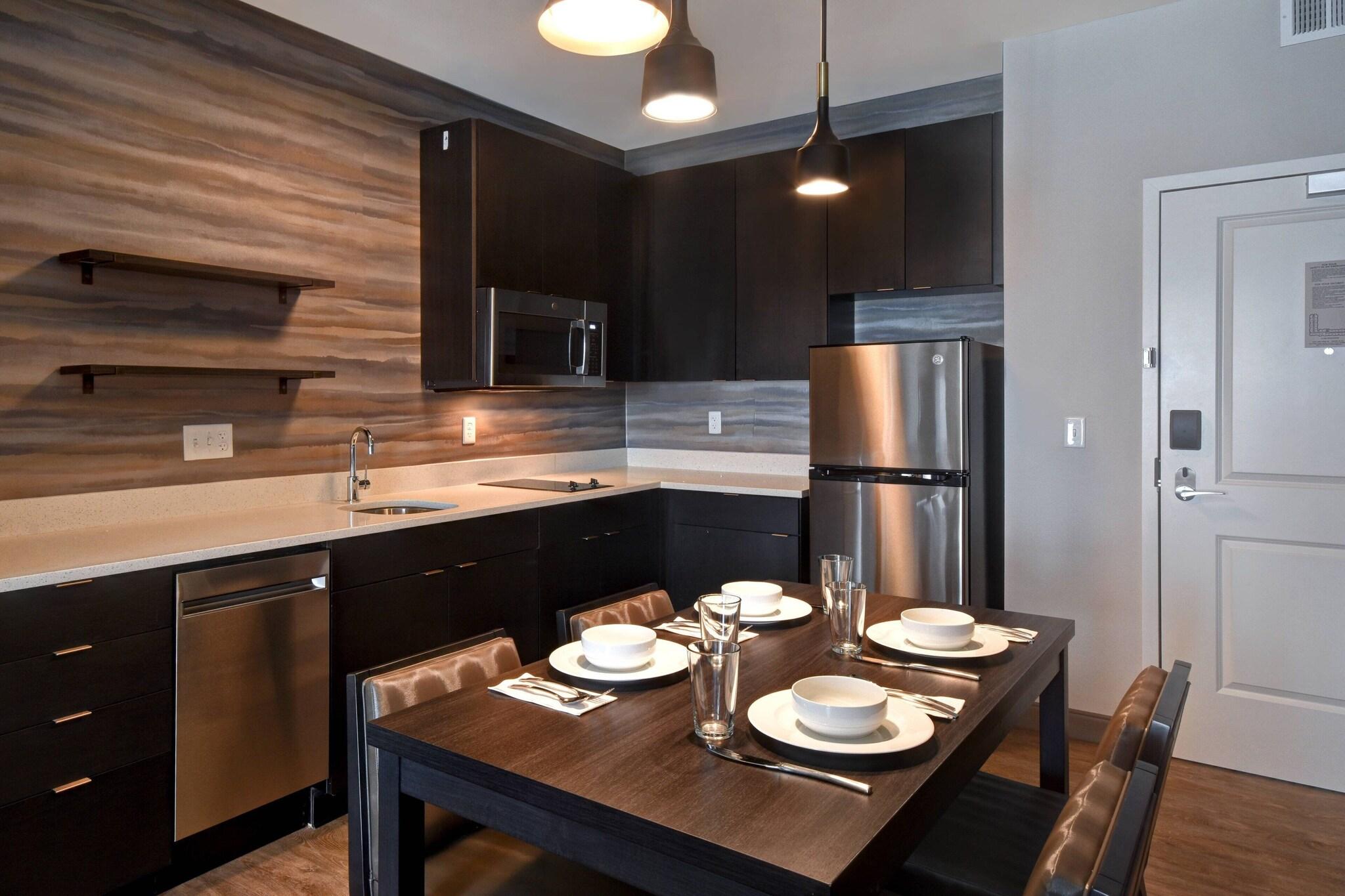 Suite Two Queen Beds One Bedroom