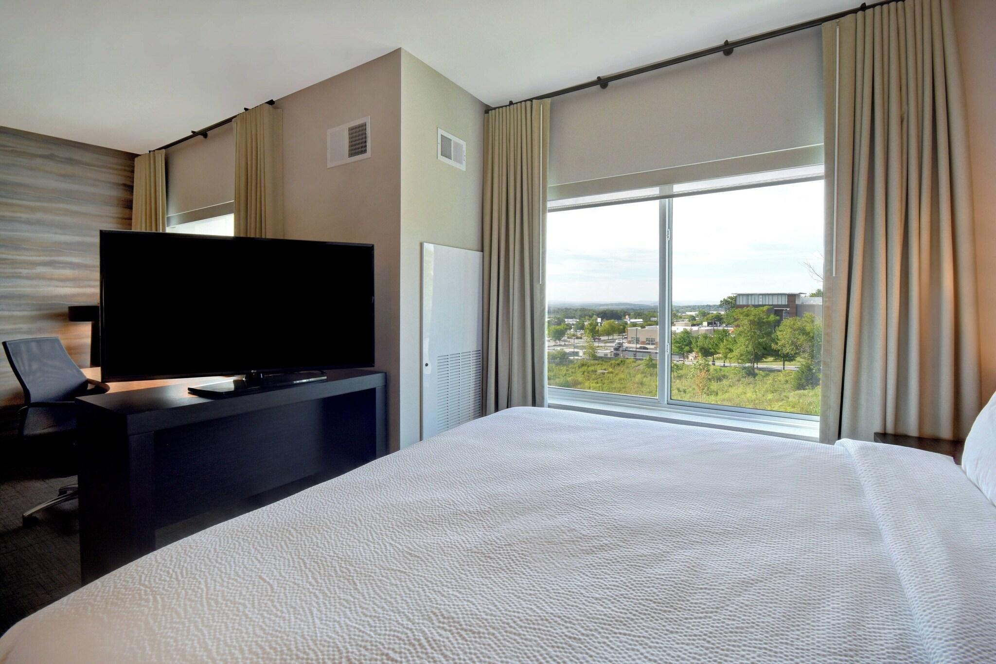 Studio King Size Bed