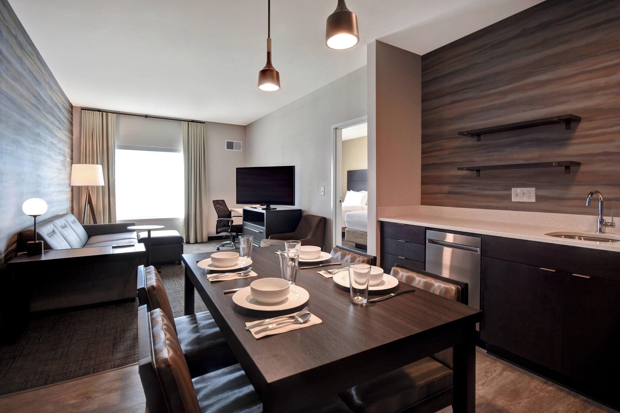 Suite Two Queen Beds One Bedroom