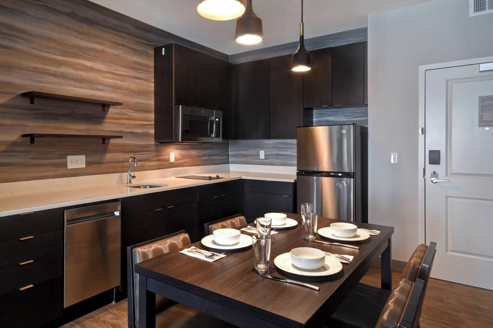 Suite Two Queen Beds One Bedroom