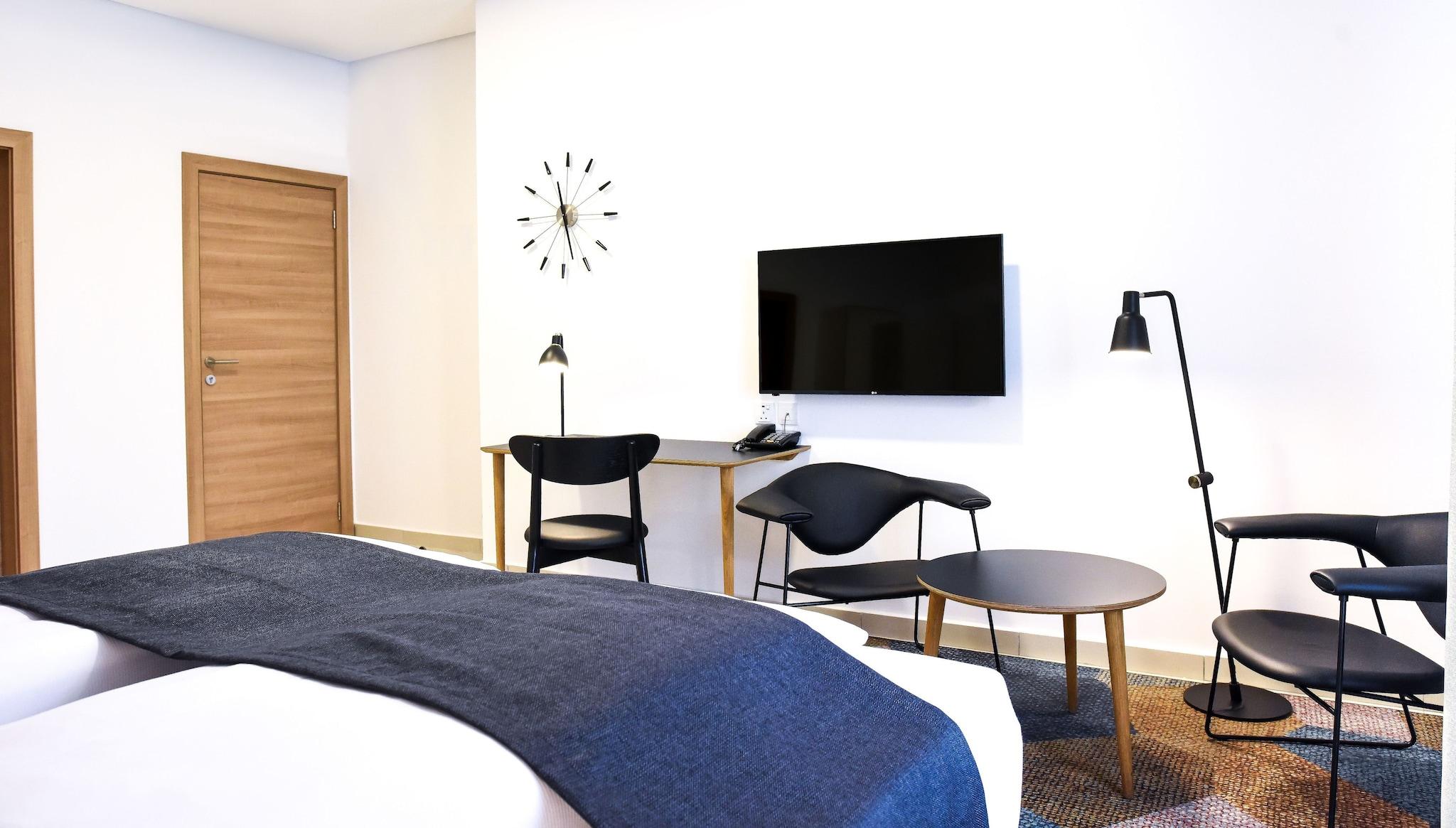 Double Deluxe King Bed