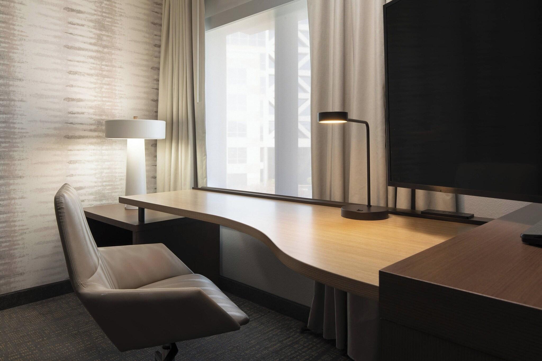 Studio Accessible King Size Bed