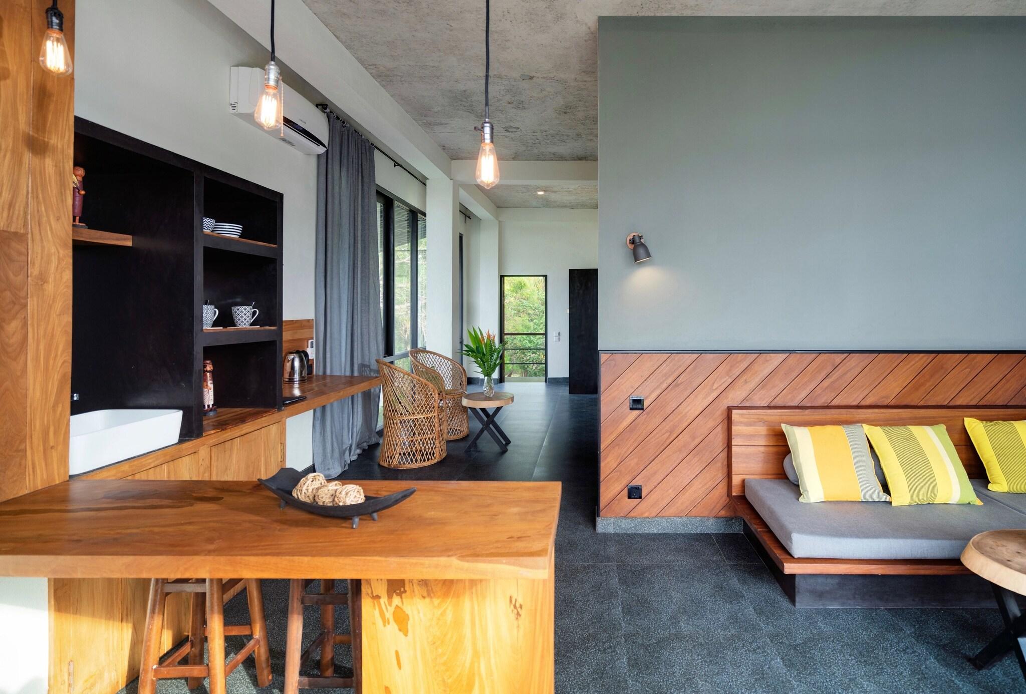 Suite Ocean View King Bed