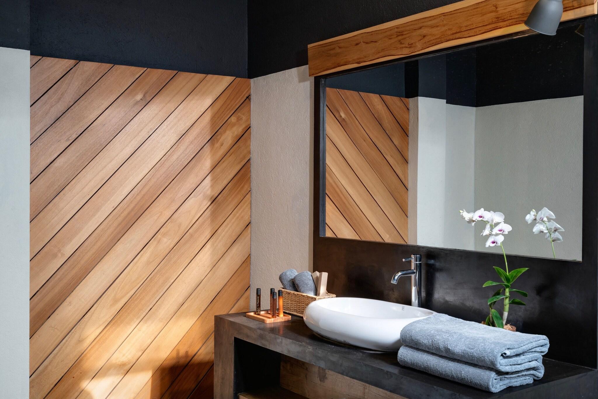 Suite Ocean View King Bed