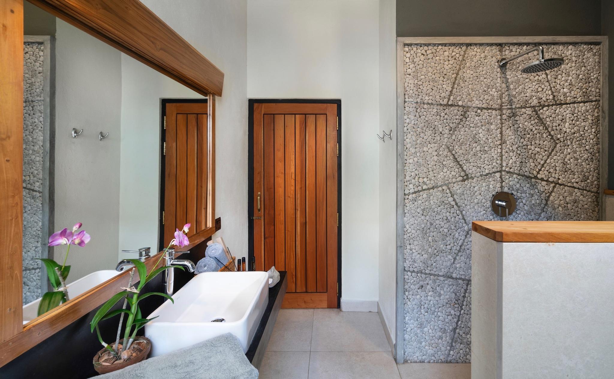 Double Garden View King Bed