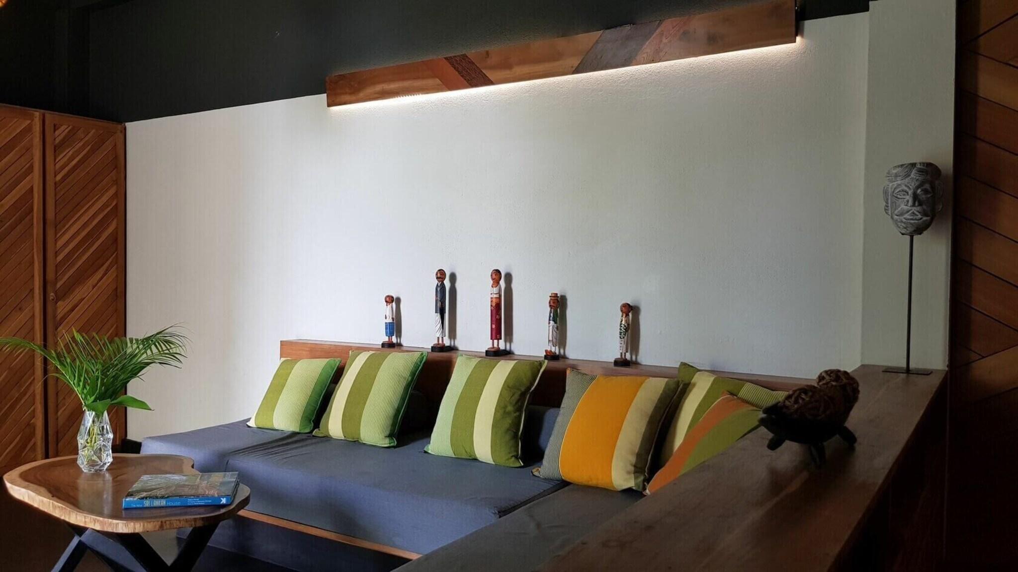 Suite Partial Ocean View King Bed