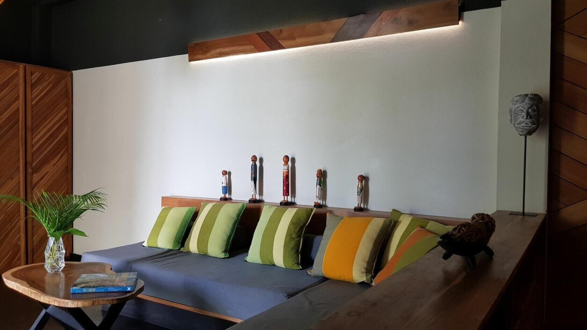 Suite Partial Ocean View King Bed