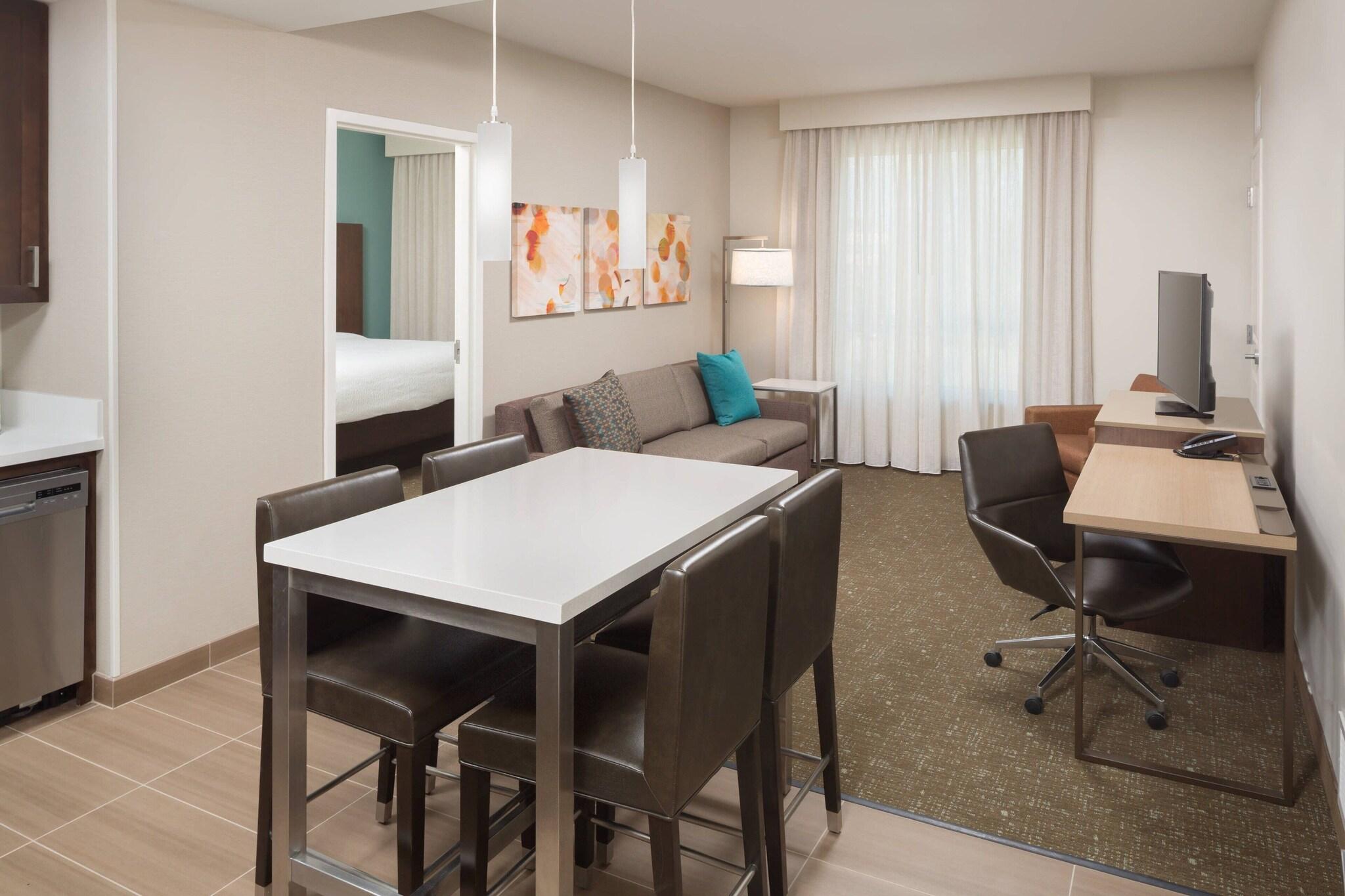Suite Two Queen Beds One Bedroom