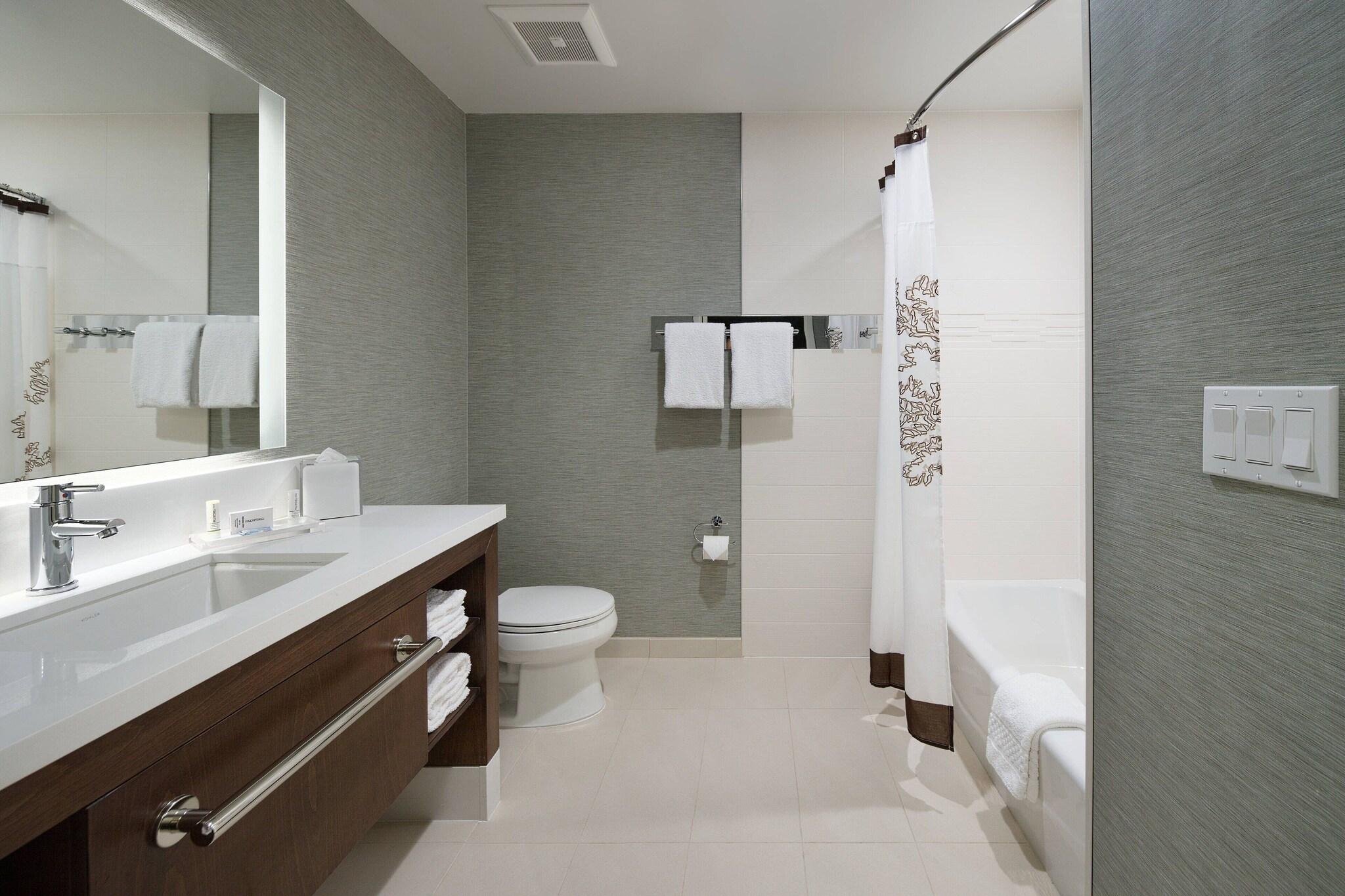 Suite Two Queen Beds One Bedroom