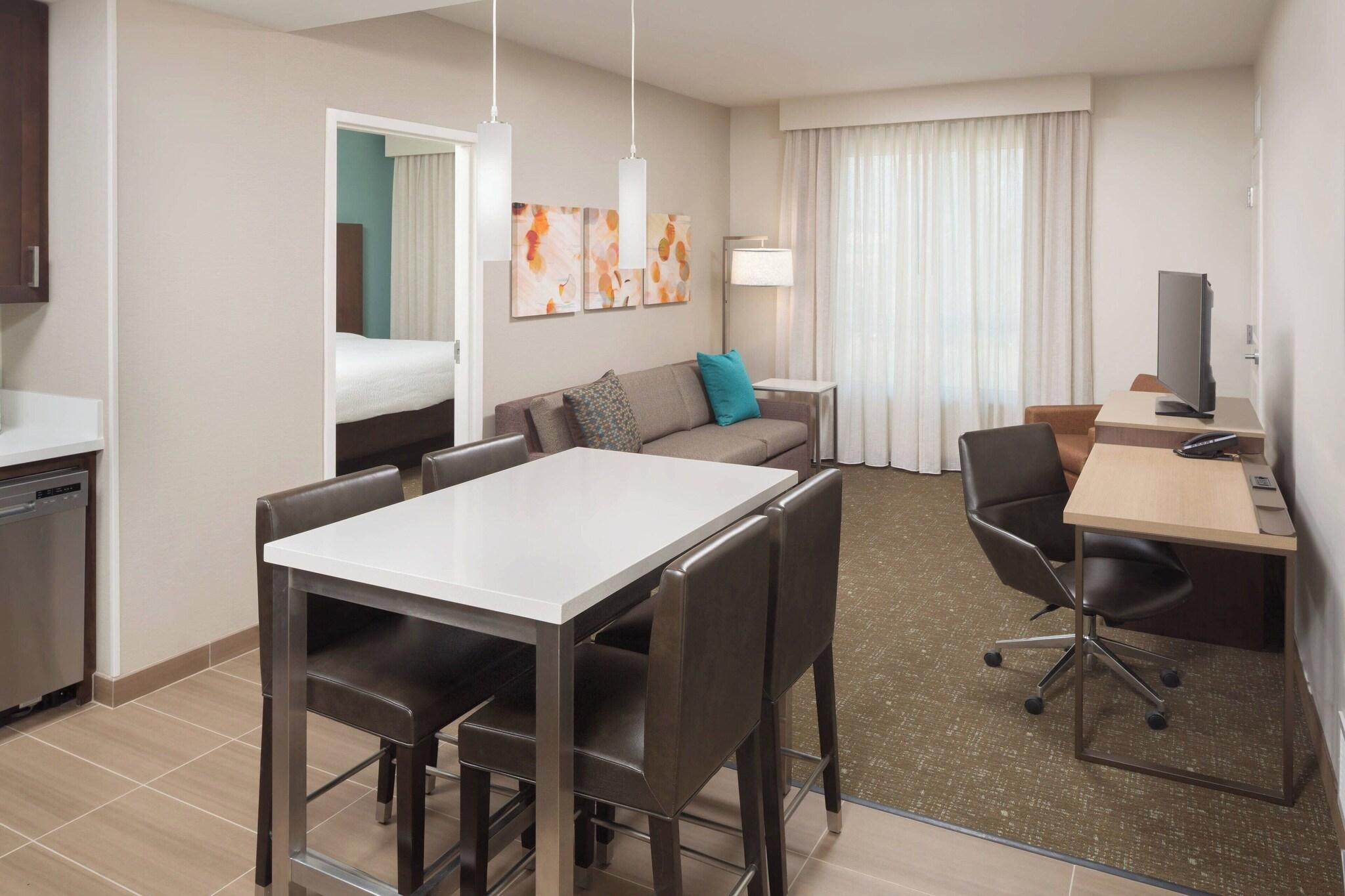 Suite Two Queen Beds One Bedroom