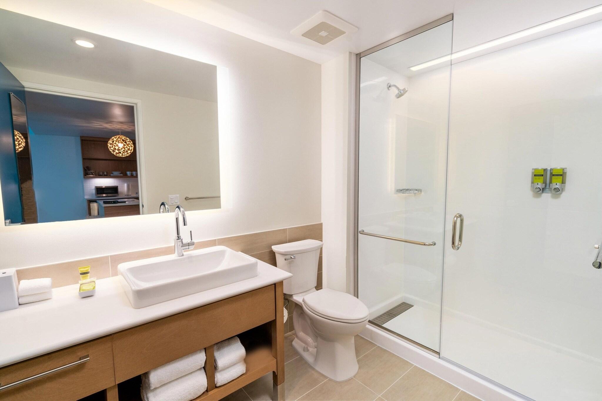 Studio Two Queen Beds