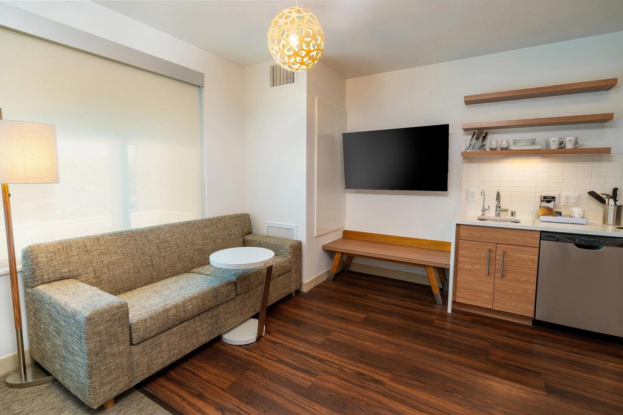 Studio Two Queen Beds