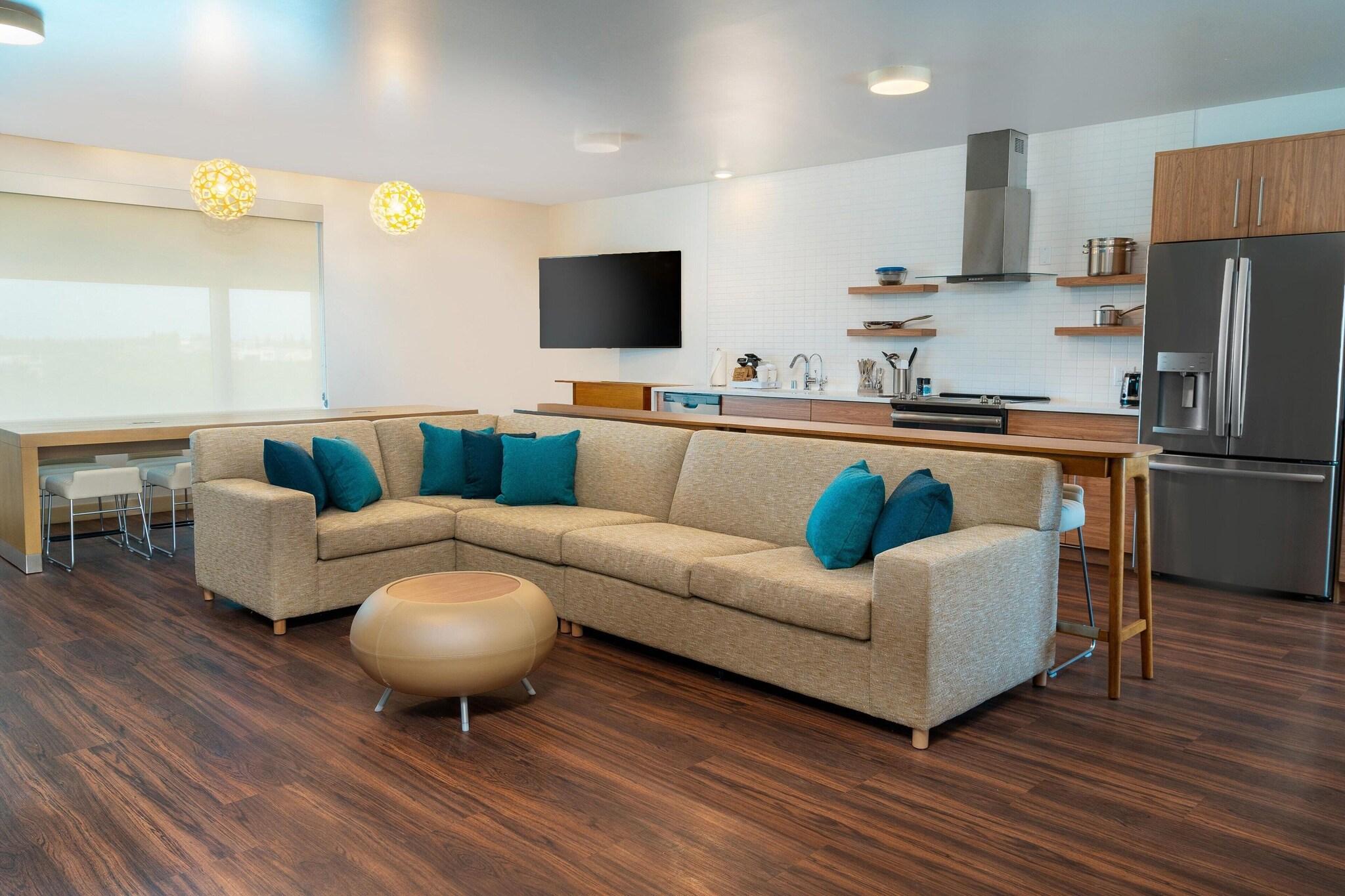 Studio Two Queen Beds