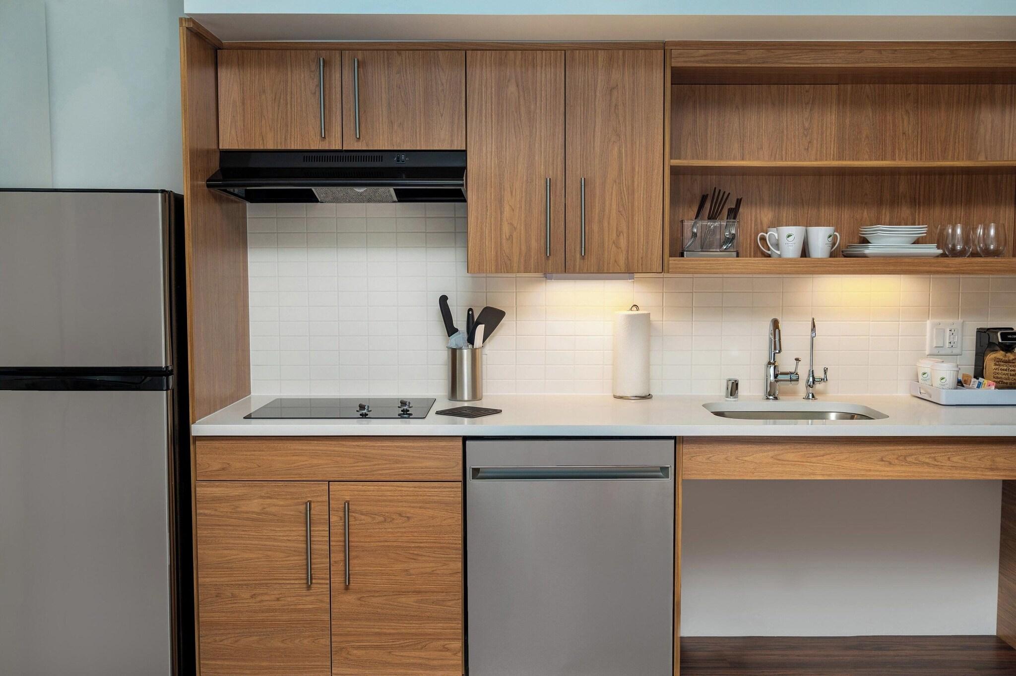 Studio Two Queen Beds