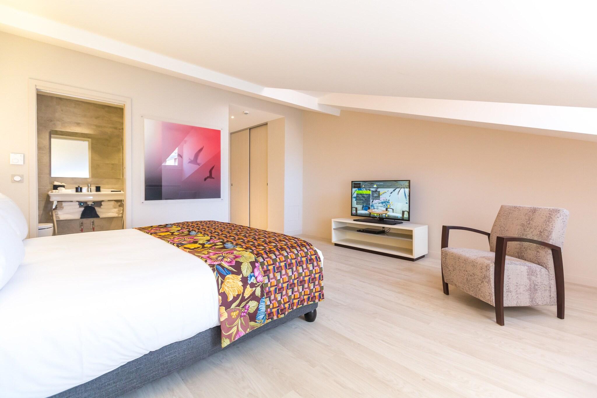 Apartment Queen Size Bed