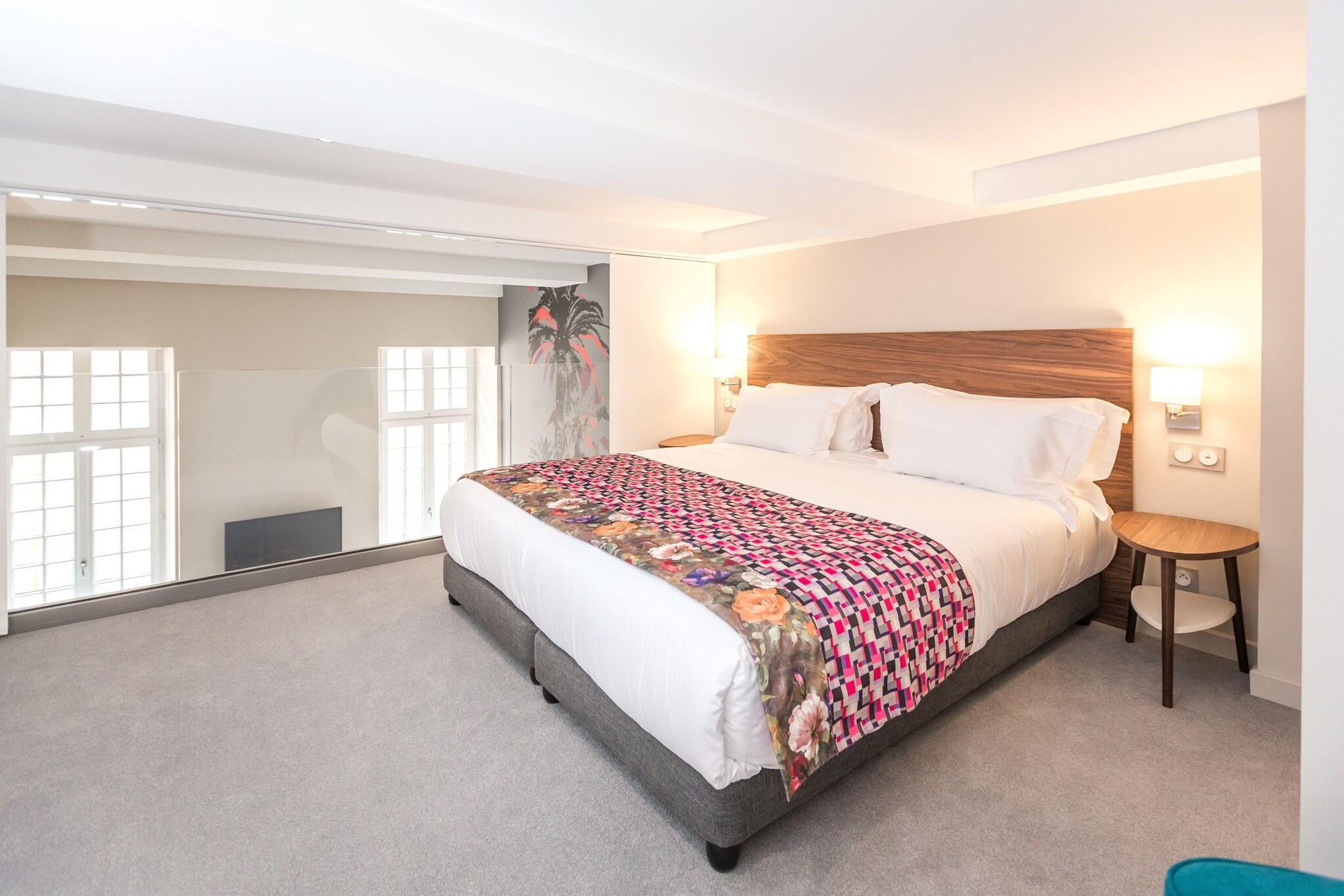 Apartment Queen Size Bed