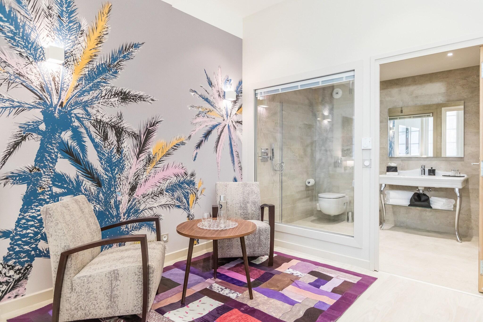 Junior Suite Queen Size Bed