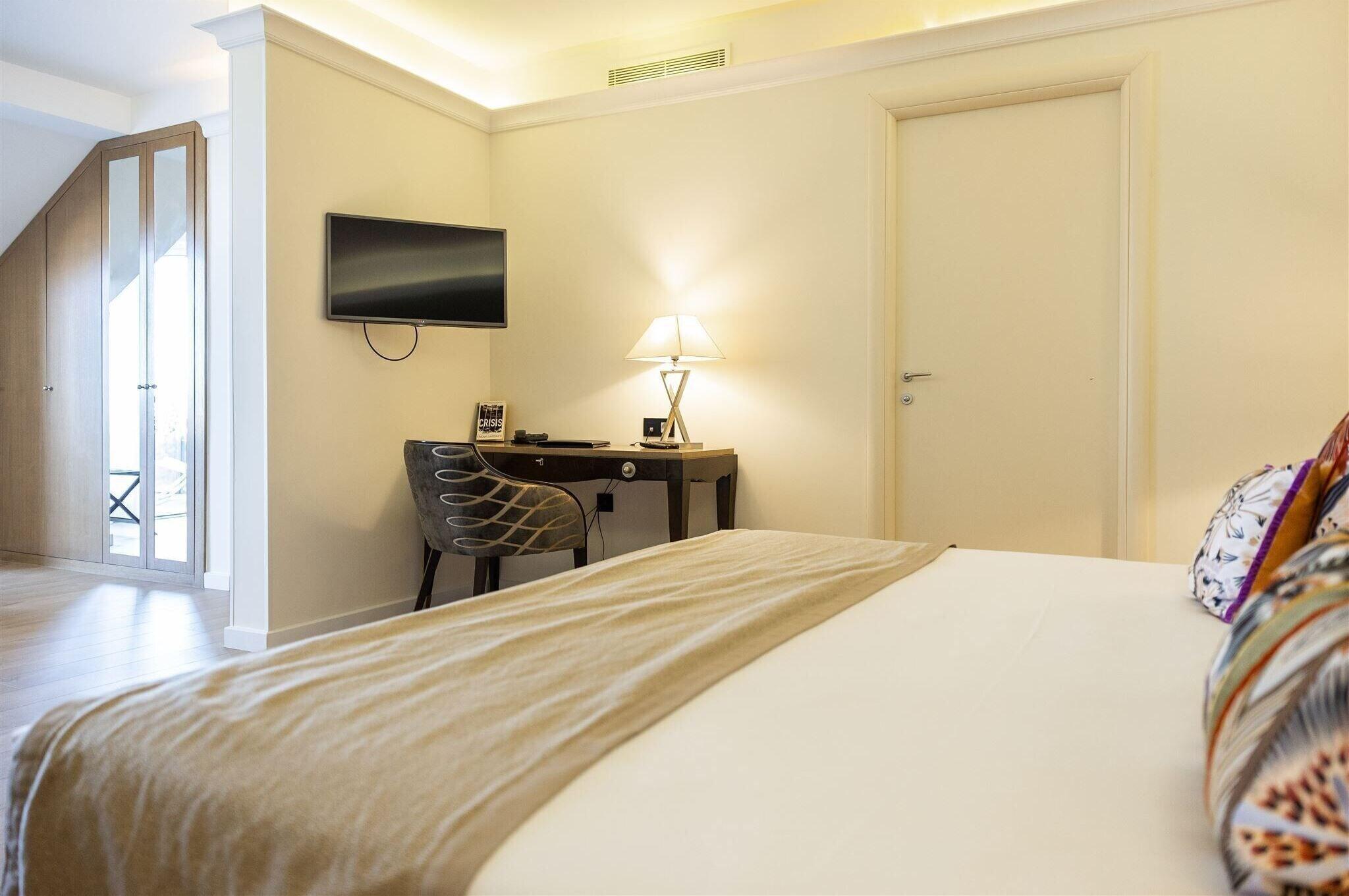 Junior Suite Sea View King Bed