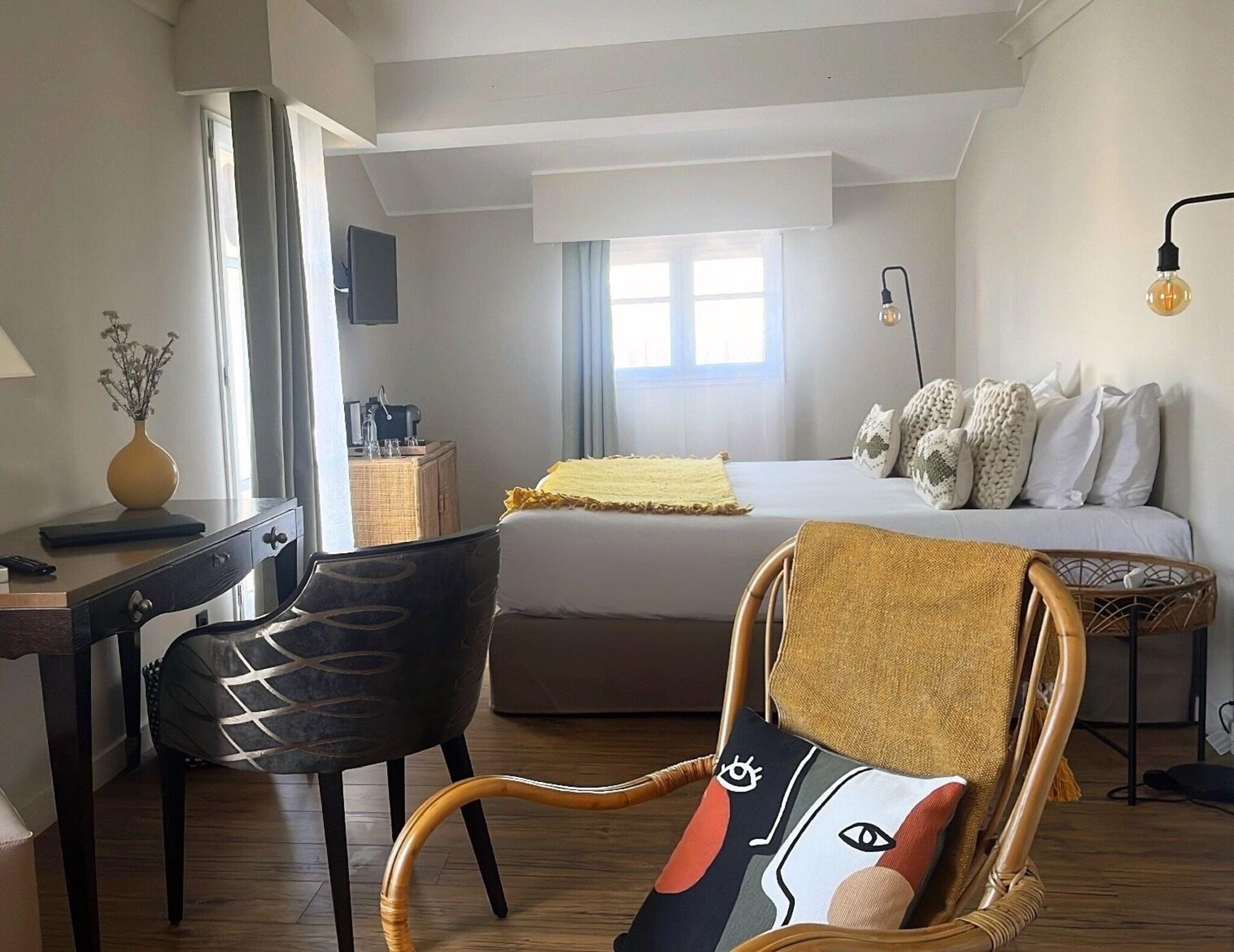 Junior Suite Sea View King Bed