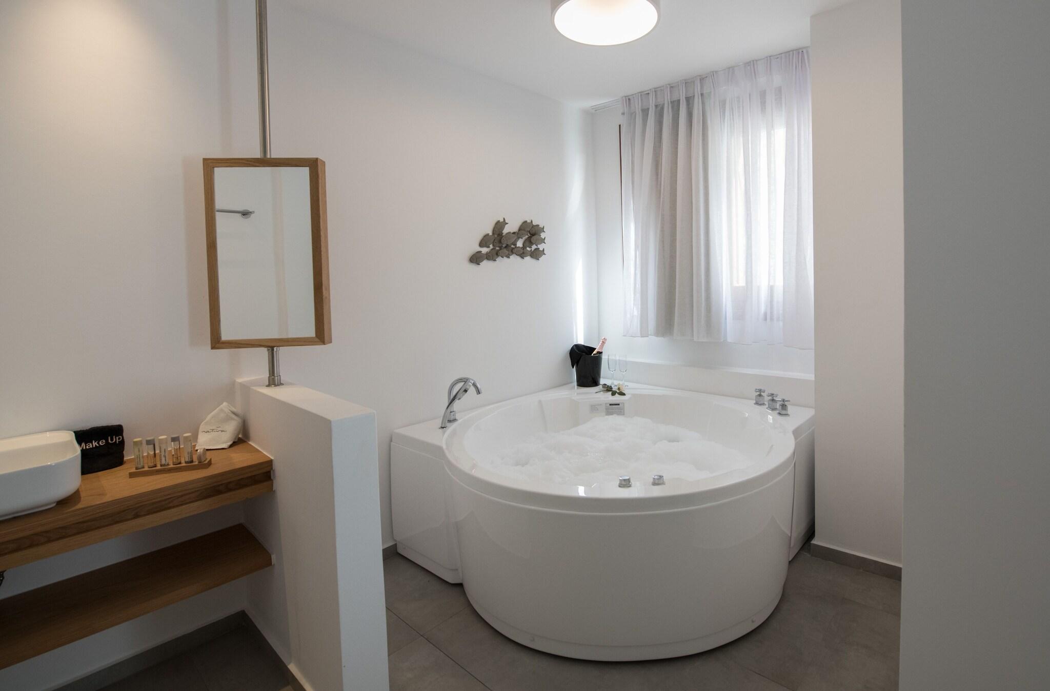 Suite King Bed with Jacuzzi