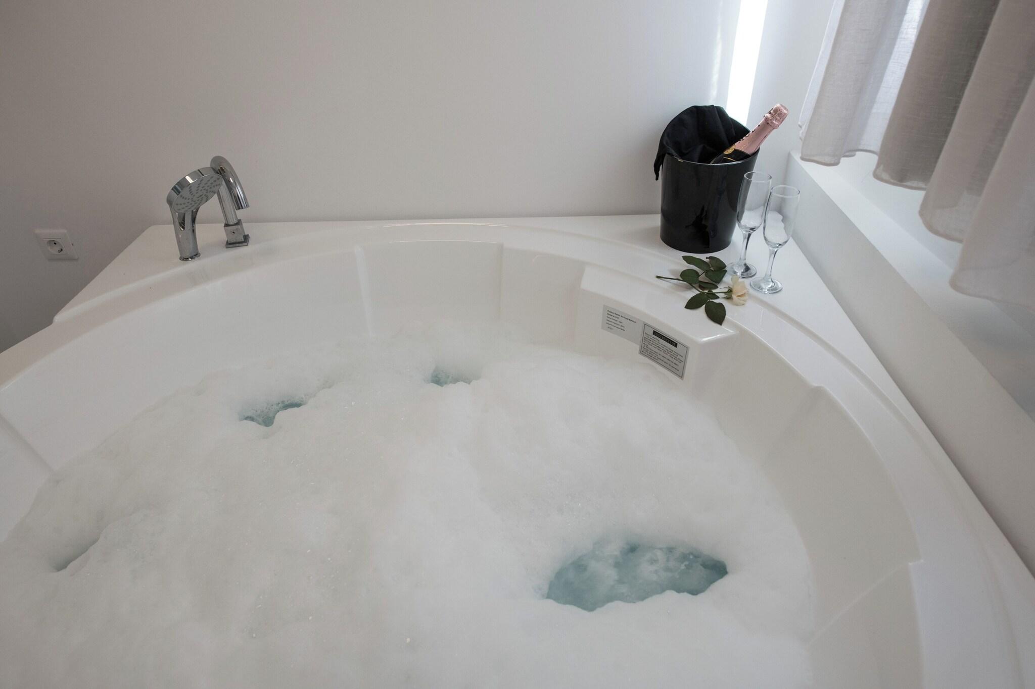 Suite King Bed with Jacuzzi